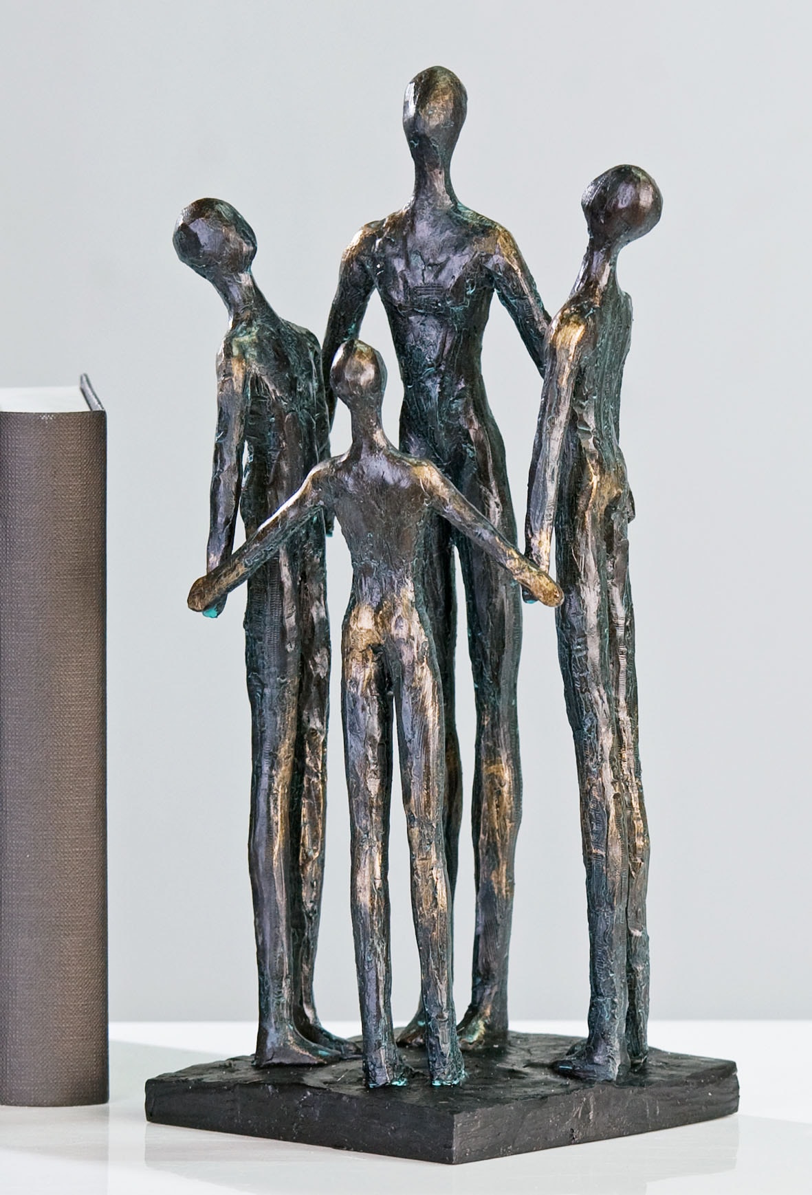 by (1 Spruchanhänger, »Skulptur 30 bei St.), Dekofigur OTTO Höhe Casablanca cm, Group«, mit Wohnzimmer Gilde Dekoobjekt,