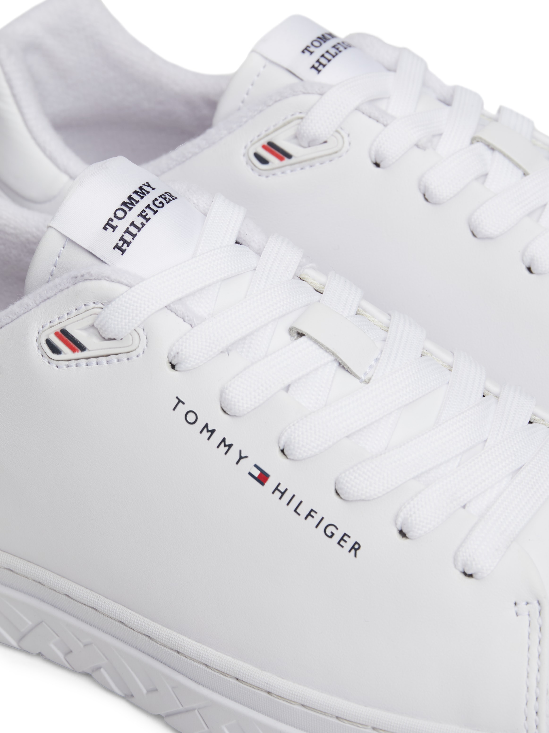 Tommy Hilfiger Sneaker »COURT THICK CUPSOLE LEATHER«, Plateau, Freizeitschuh, Halbschuh, Schnürschuh mit Logoschriftzug