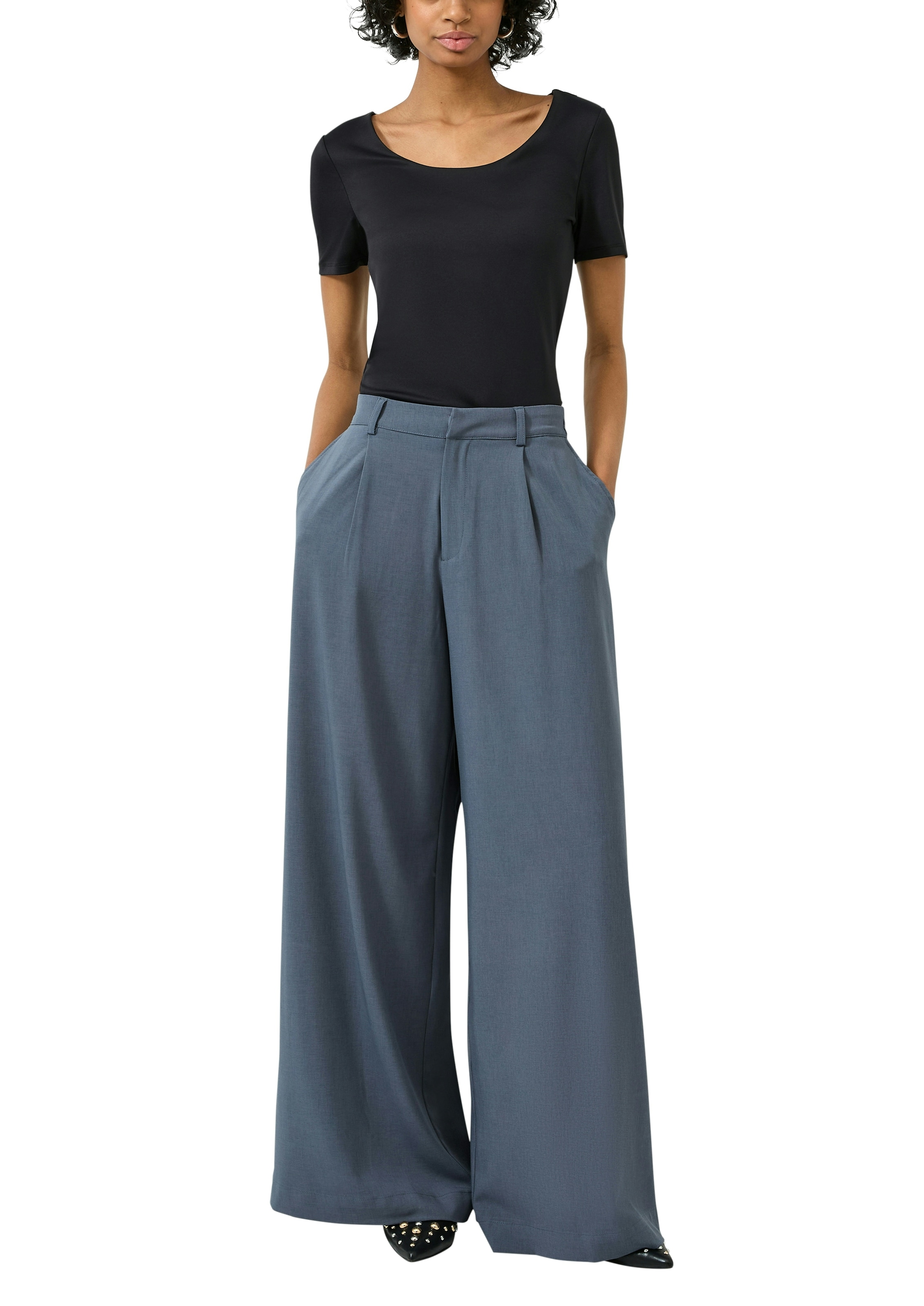 QS Kurzarmshirt mit tiefem Rundhals