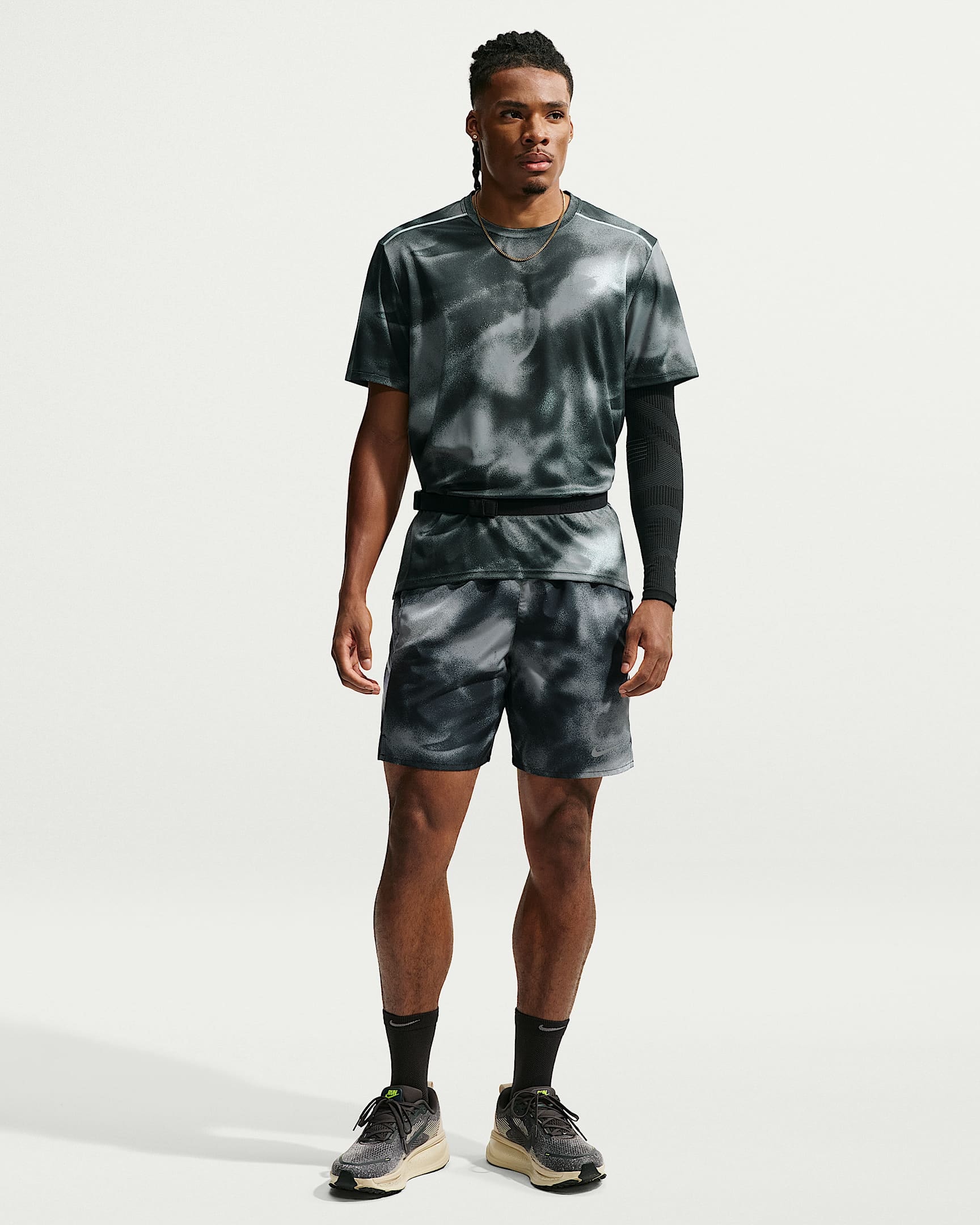 Nike Laufshirt »Nike Miler Men's Dri-FIT UV Short-Sleeve Running Top« mit Kurzarm-Design, für Läufe, Fitnessstudio und Streetwear-Look