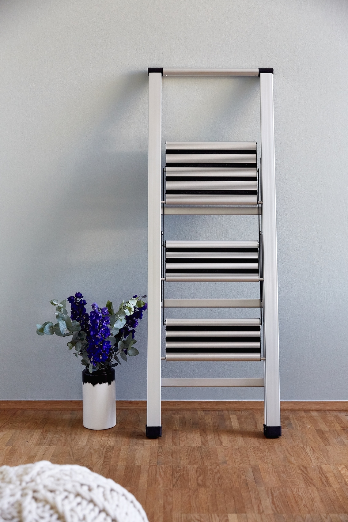 WENKO Trittleiter »Modell Alu-Design«, Klapptritt Leiter, rutschsichere XXL-Stufen, klappbar, bis 150 kg