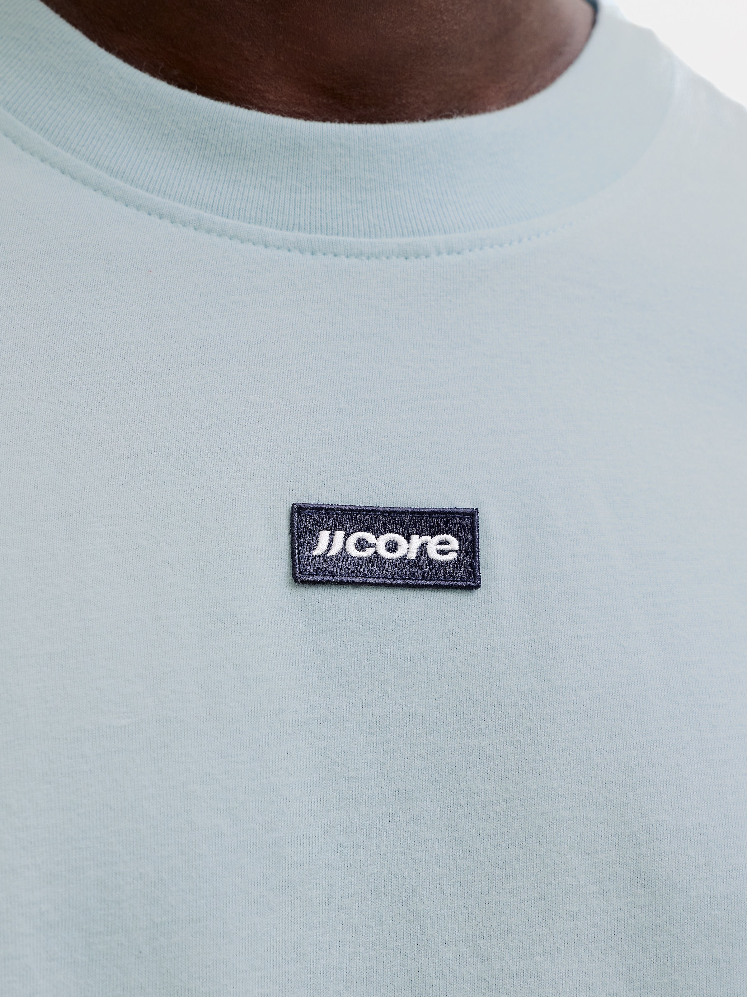 Jack & Jones T-Shirt »JCOCLUB BADGE TEE SS CREW NECK LN« mit Stickerei