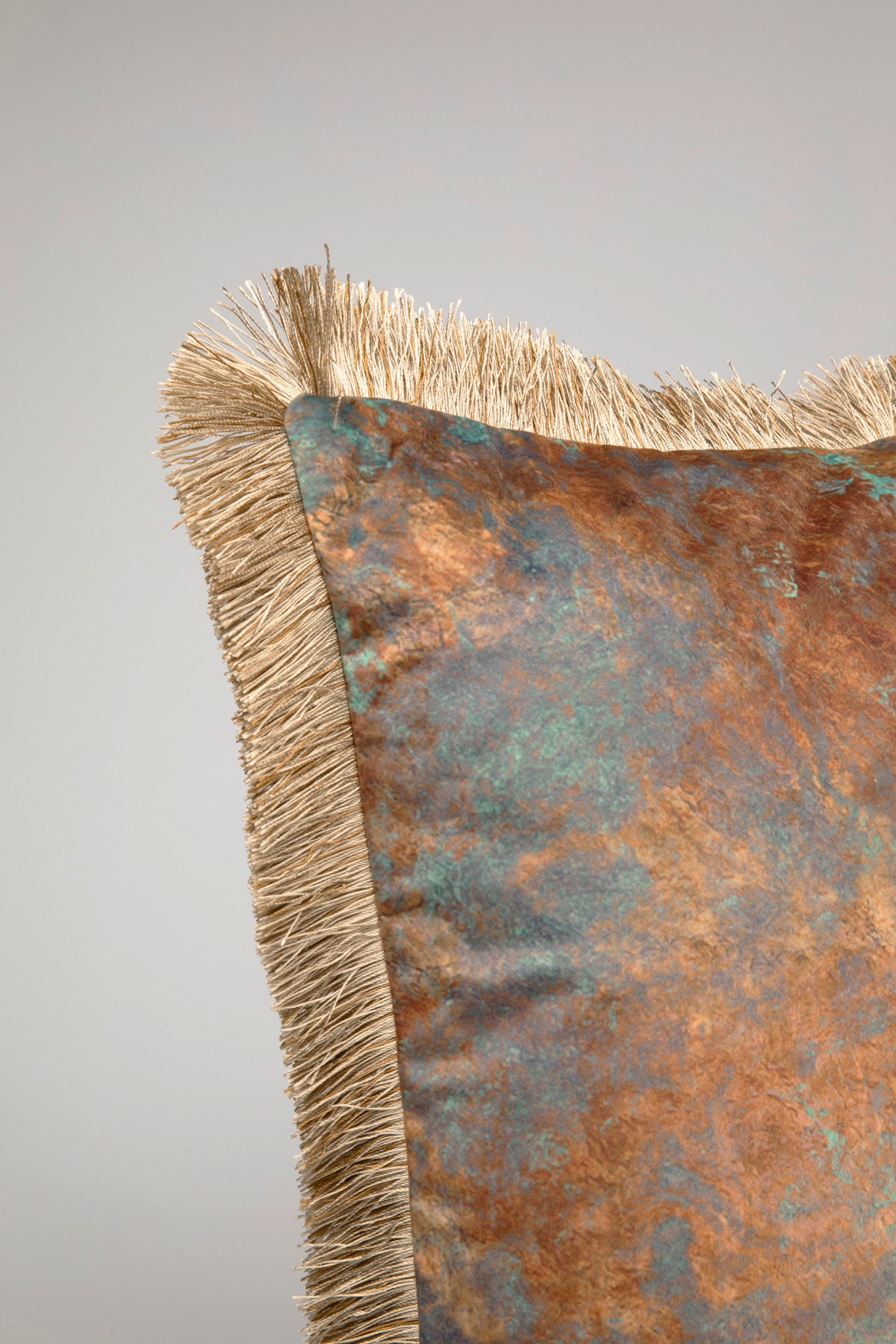 Kare Design Dekokissen »Antique Fringe, Kissenhülle mit Füllung, 55x55 cm« stützt Kopf und Nacken angenehm und sorgt für erholsamen Schlaf