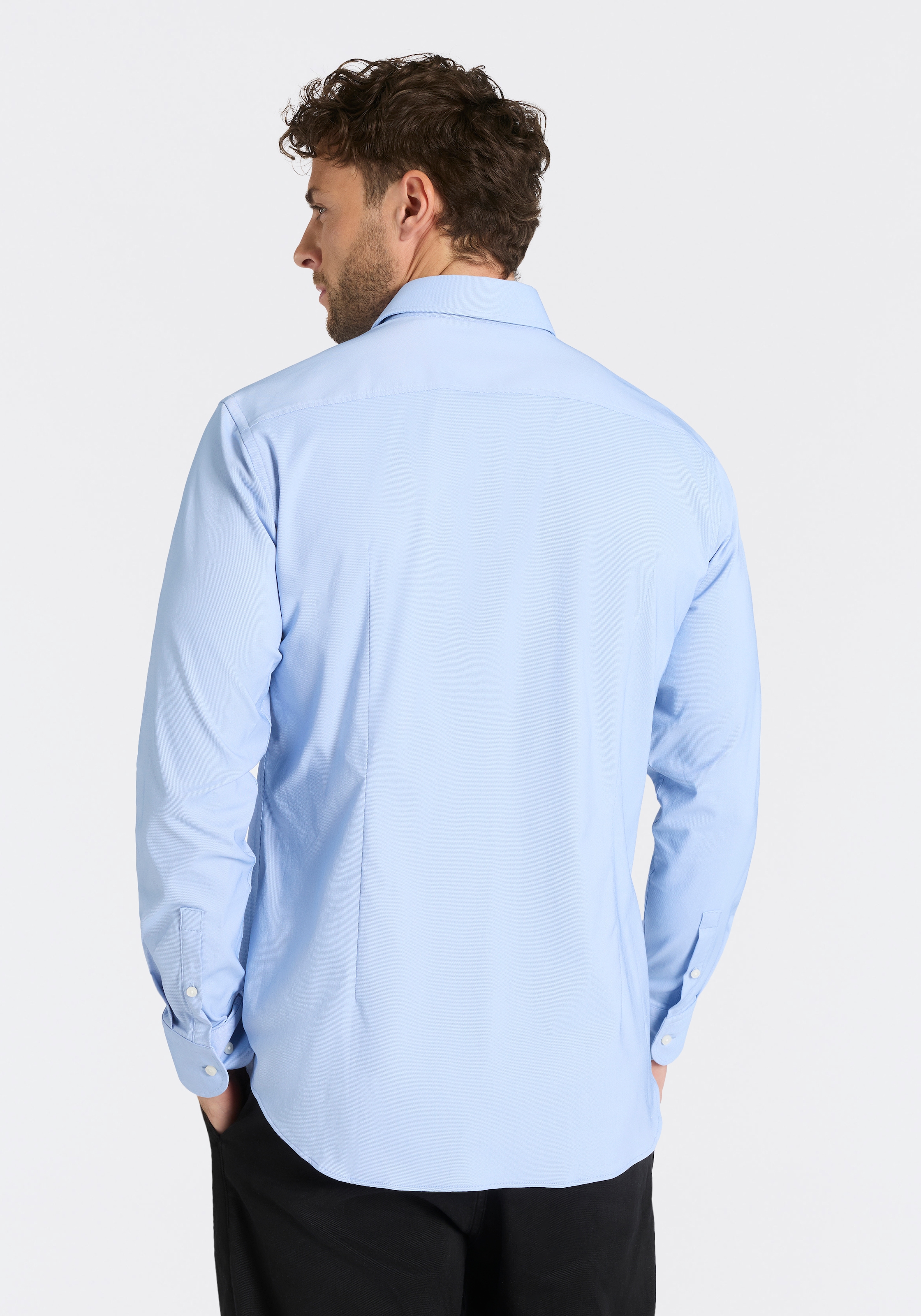 BOSS Businesshemd Slim-Fit, aus funktionalem Stretch-Twill, Kentkragen