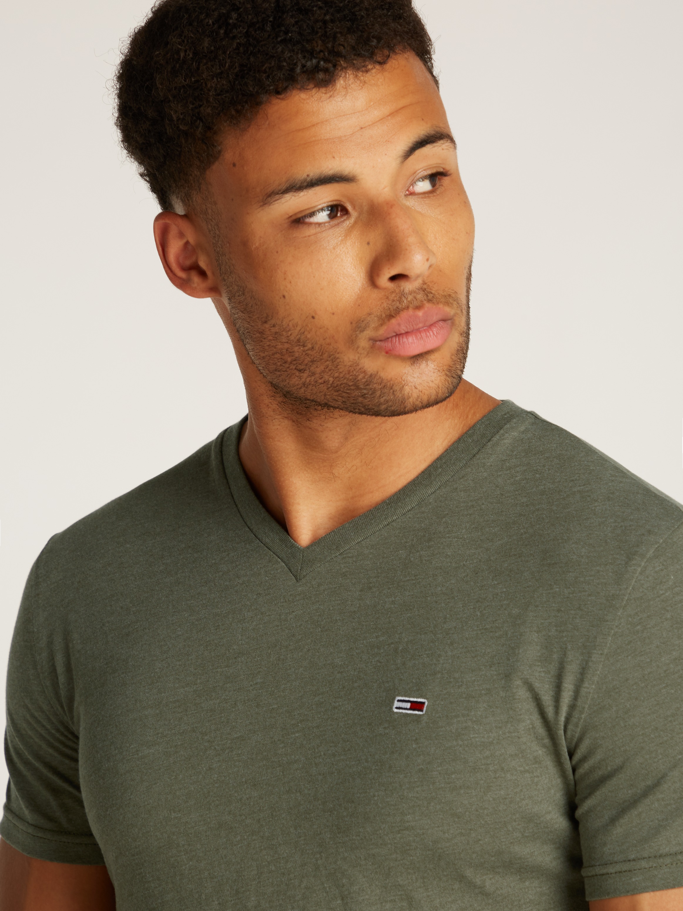 Tommy Jeans T-Shirt »TJM XSLIM JASPE VNECK TEE EXT«, in Melange-Optik