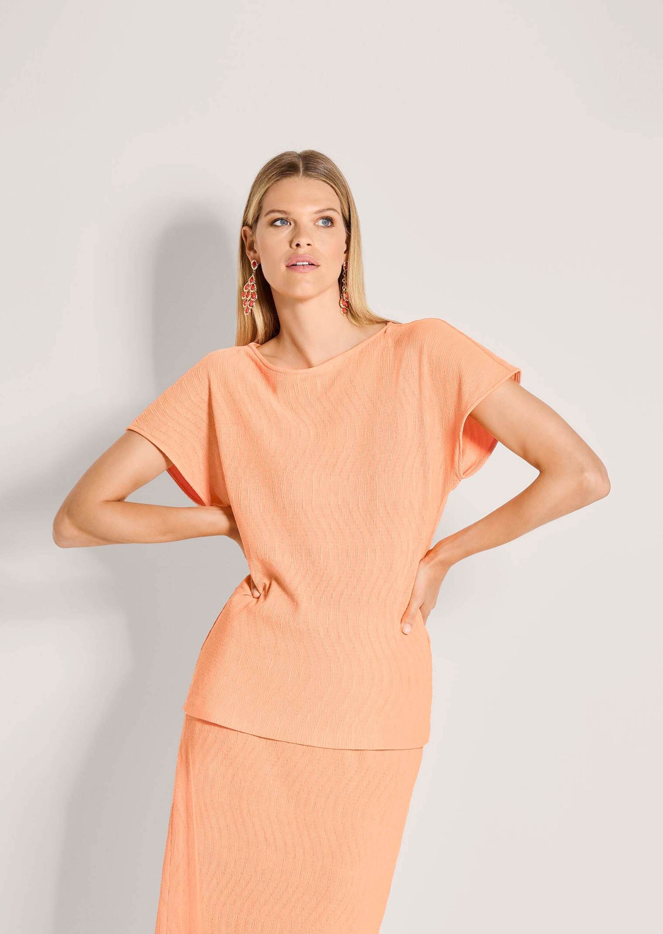 MADELEINE Kurzarmshirt »Shirt Elegantes Sommershirt mit U-Boot-Ausschnitt« Überschnittene Schultern