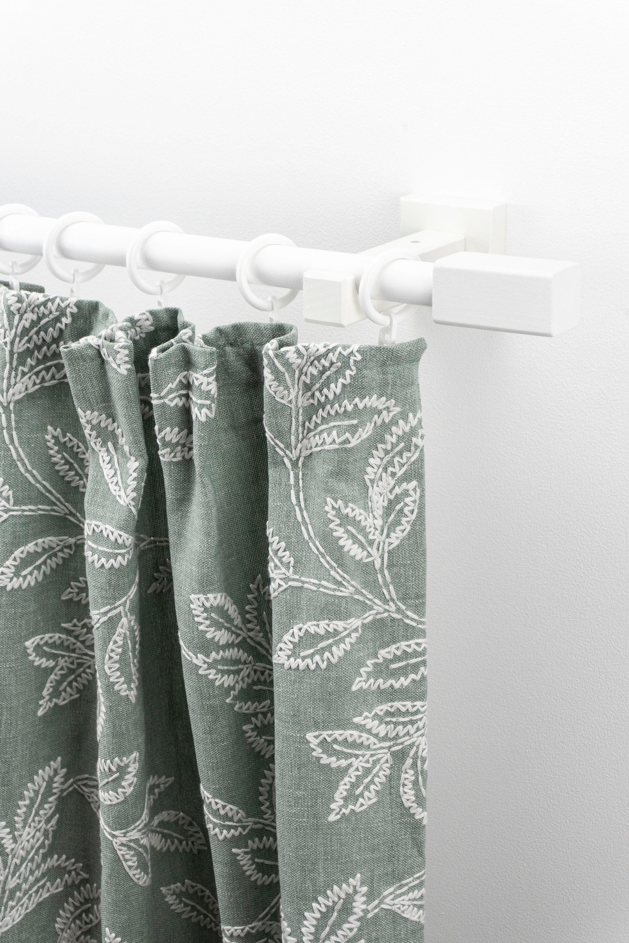 GARESA Gardinenstange »CUBUS« Ø 20 mm 1 läufig-läufig Wunschmaßlänge Vorhanggarnitur, verlängerbar, Endknopf eckig, mit Ringe