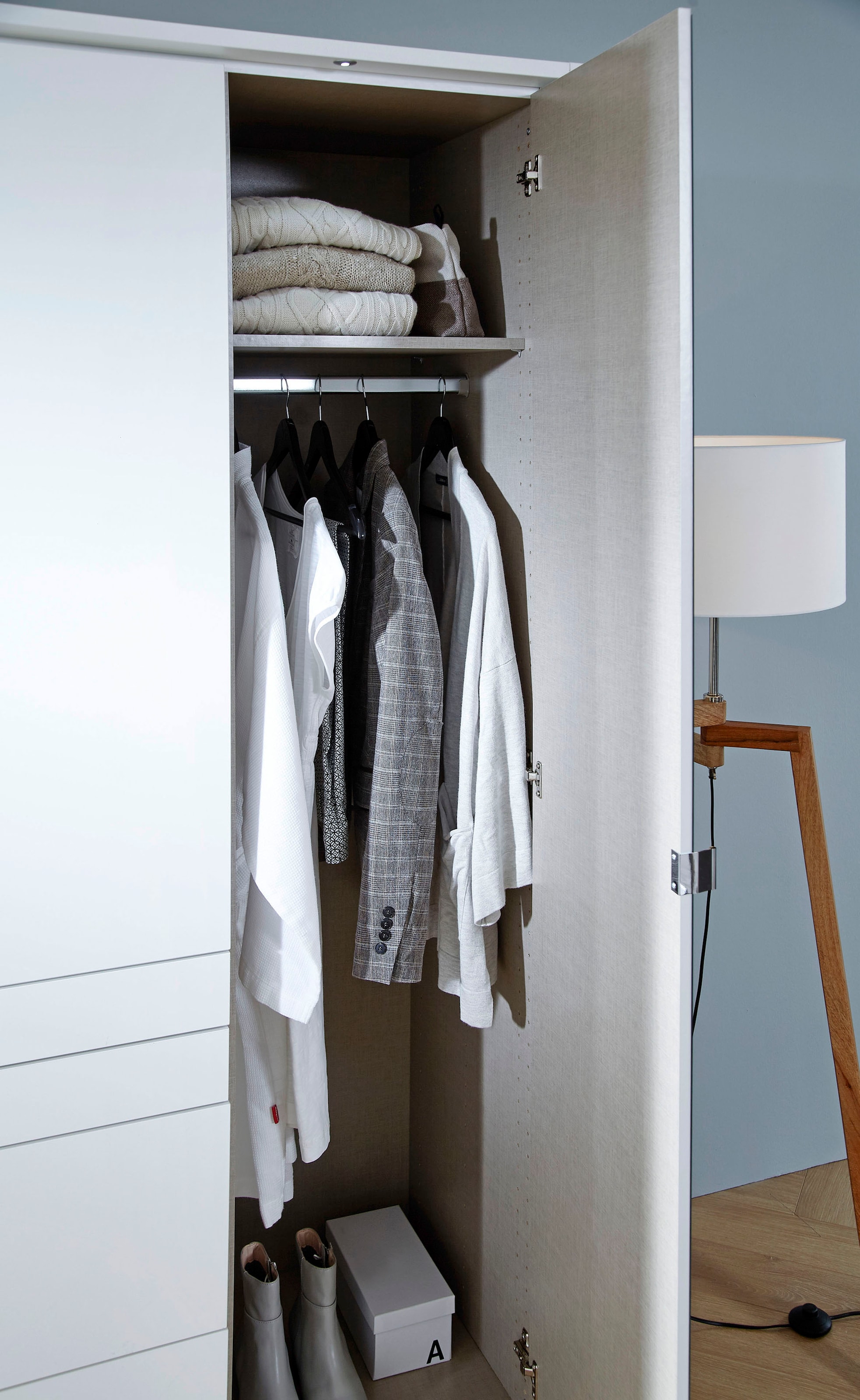 rauch Drehtürenschrank »Kleiderschrank Schrank Garderobe Garderobenschrank Topseller HOMBURG«, inkl. Passepartout, oberer Schubkasten mit Einteilung MADE IN GERMANY