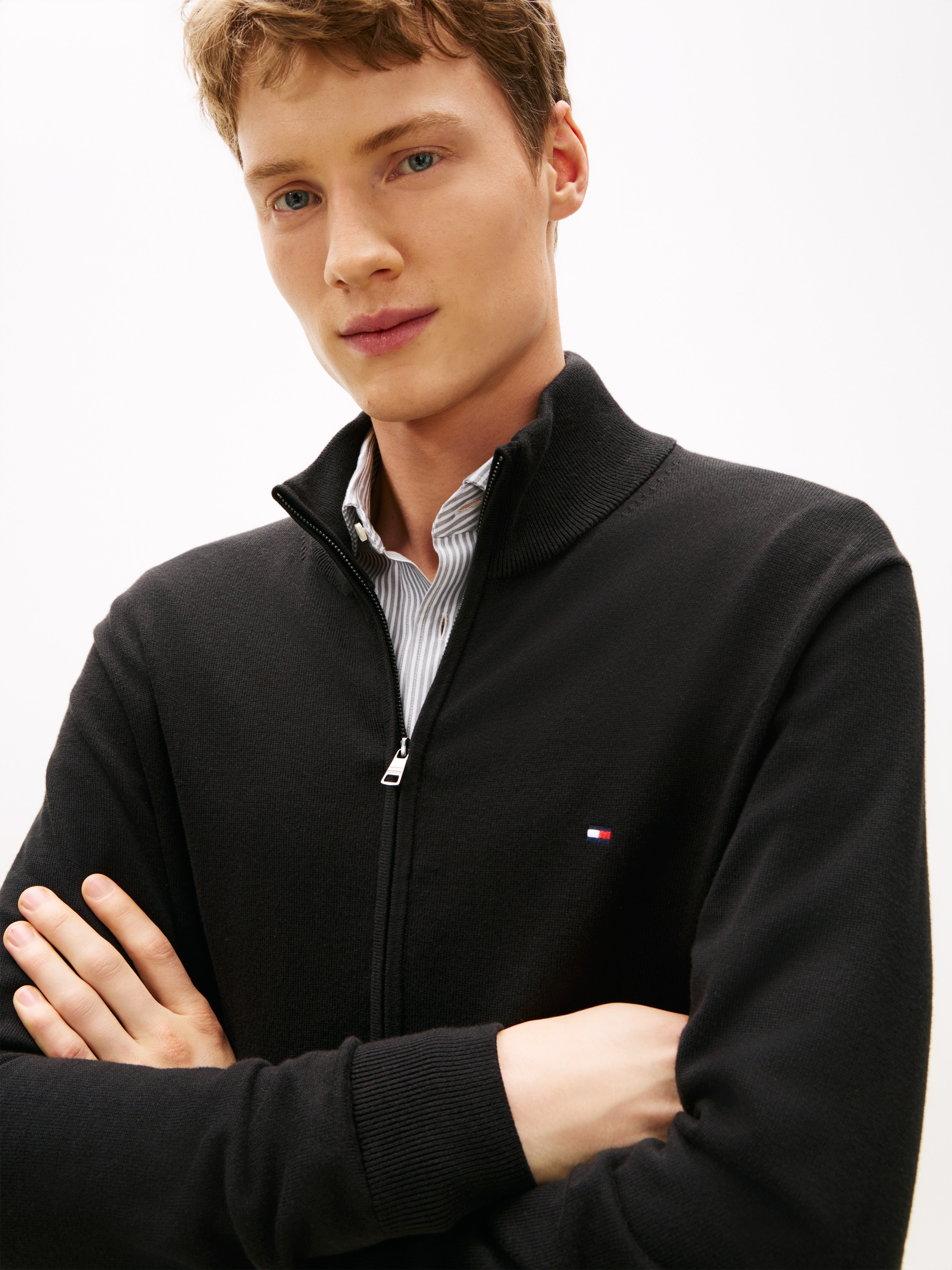 Tommy Hilfiger Strickjacke »ESSENTIAL COTTON ZIP THRU« mit Logostickerei