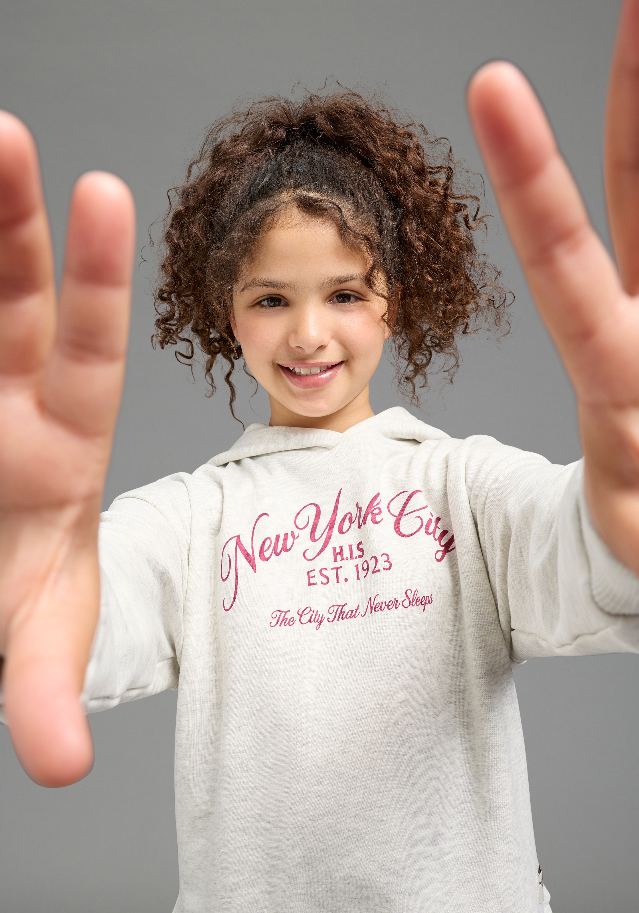 H.I.S Kapuzensweatshirt »2in1 look, H.I.S Sweatshirts mit New York Druck«, Hoodie mit modischem Druck und Badge, in weich angerauter Sweatware
