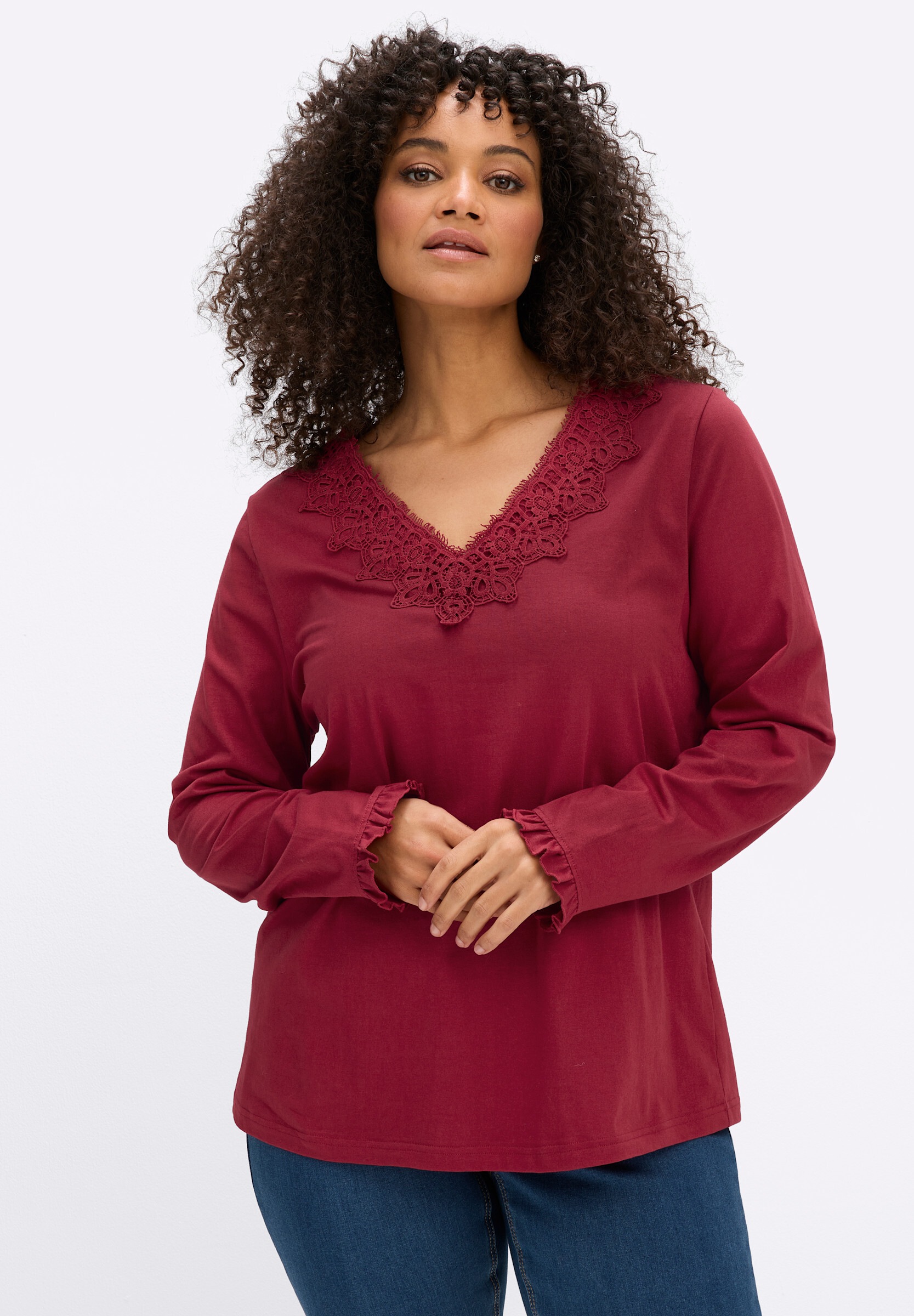sheego by Joe Browns Spitzenshirt »Langarm-Shirt Langarmshirt mit Spitze am V-Ausschnitt«