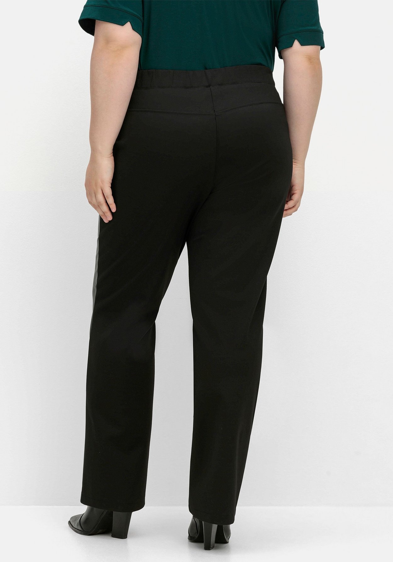 Sheego Schlupfhose »Gerade Hose mit Gummibund, vorn in Lederoptik«