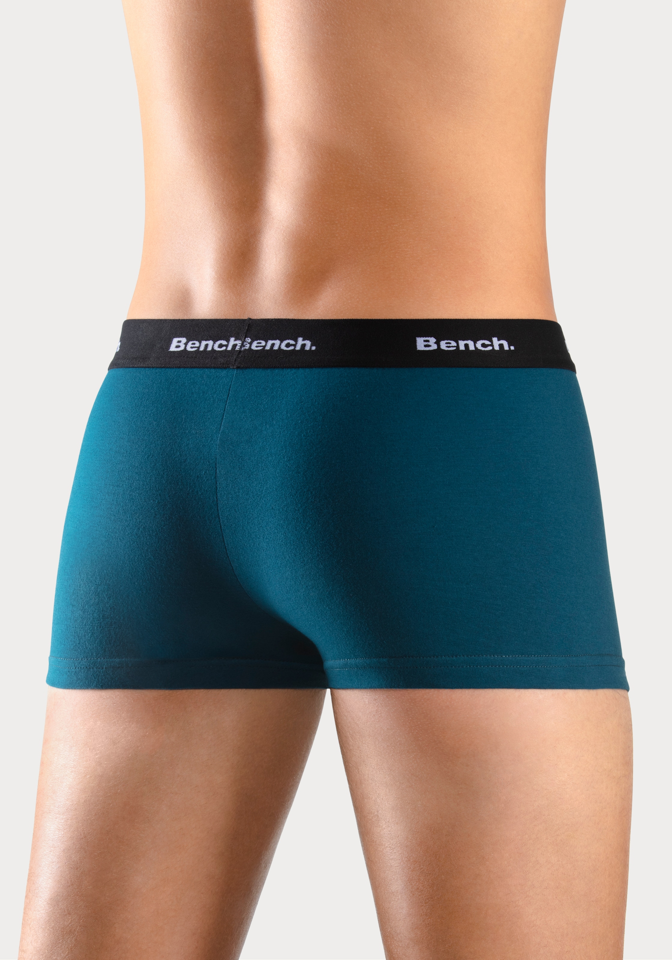 Bench. Boxershorts, (Packung, 4 St.), in Hipster-Form mit kontrastfarbenem Bund