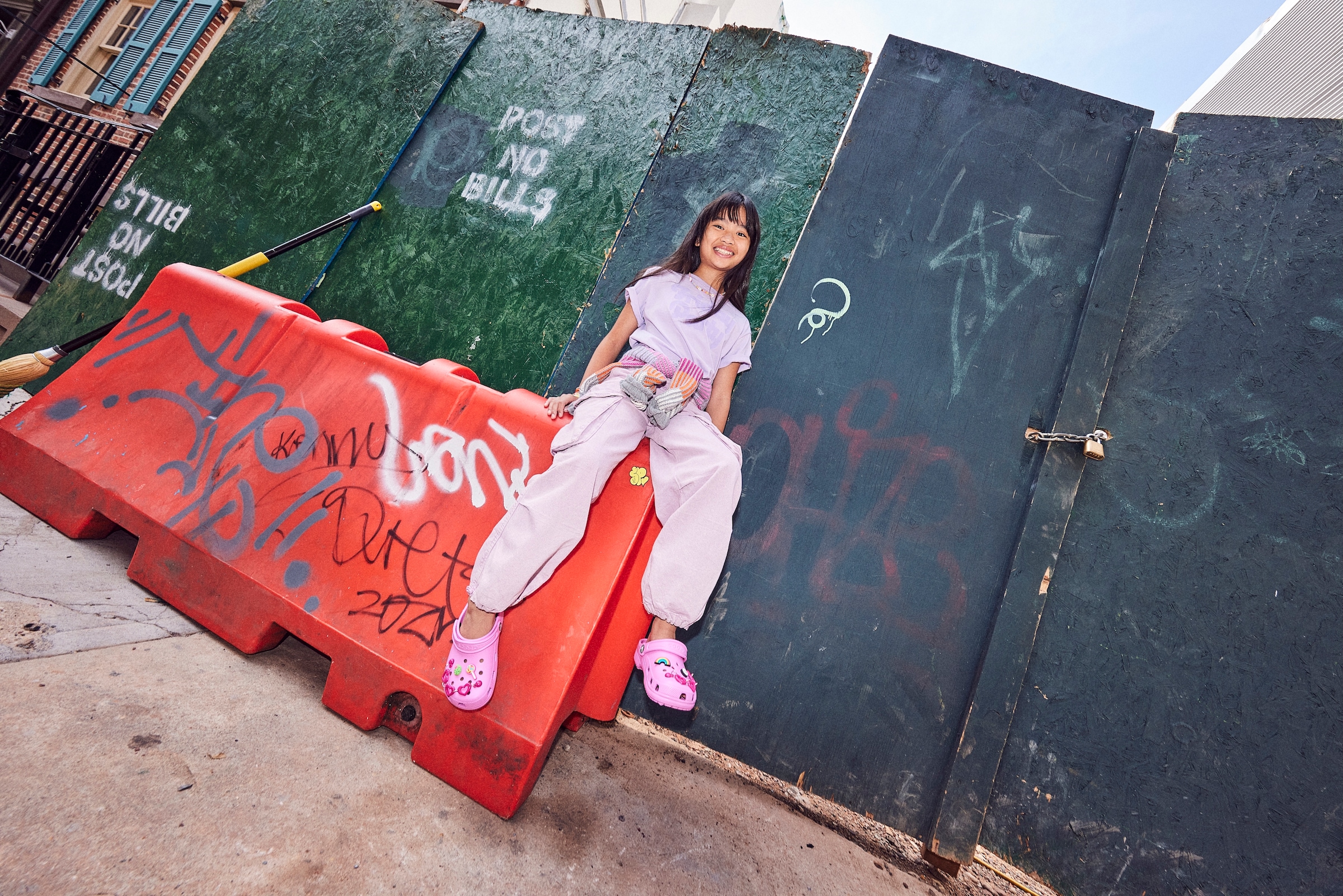 Crocs Clog »Classic K«  Sommerschuh, Hausschuh, Badeschuh mit schwenkbarem Fersenriemchen