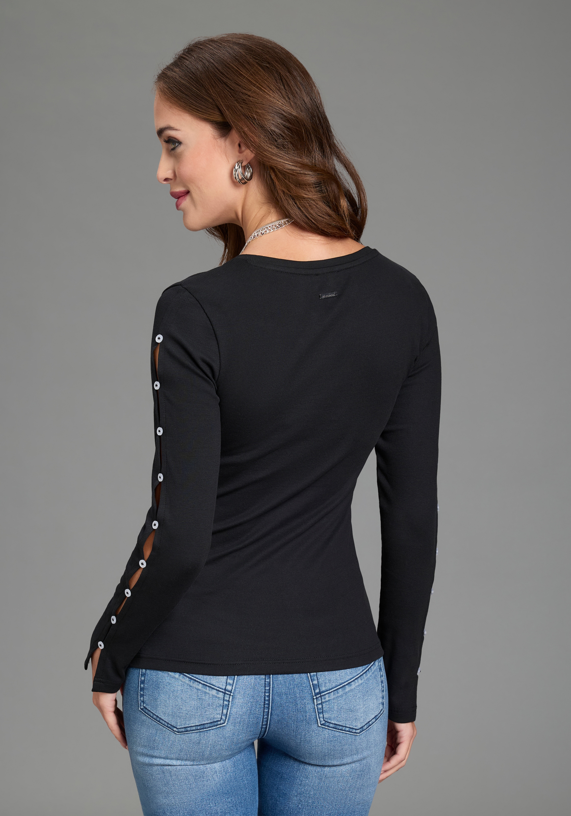 Bruno Banani Longsleeve mit Rundhals, hüftlange Schnittform, figurbetonte Passform, unifarben