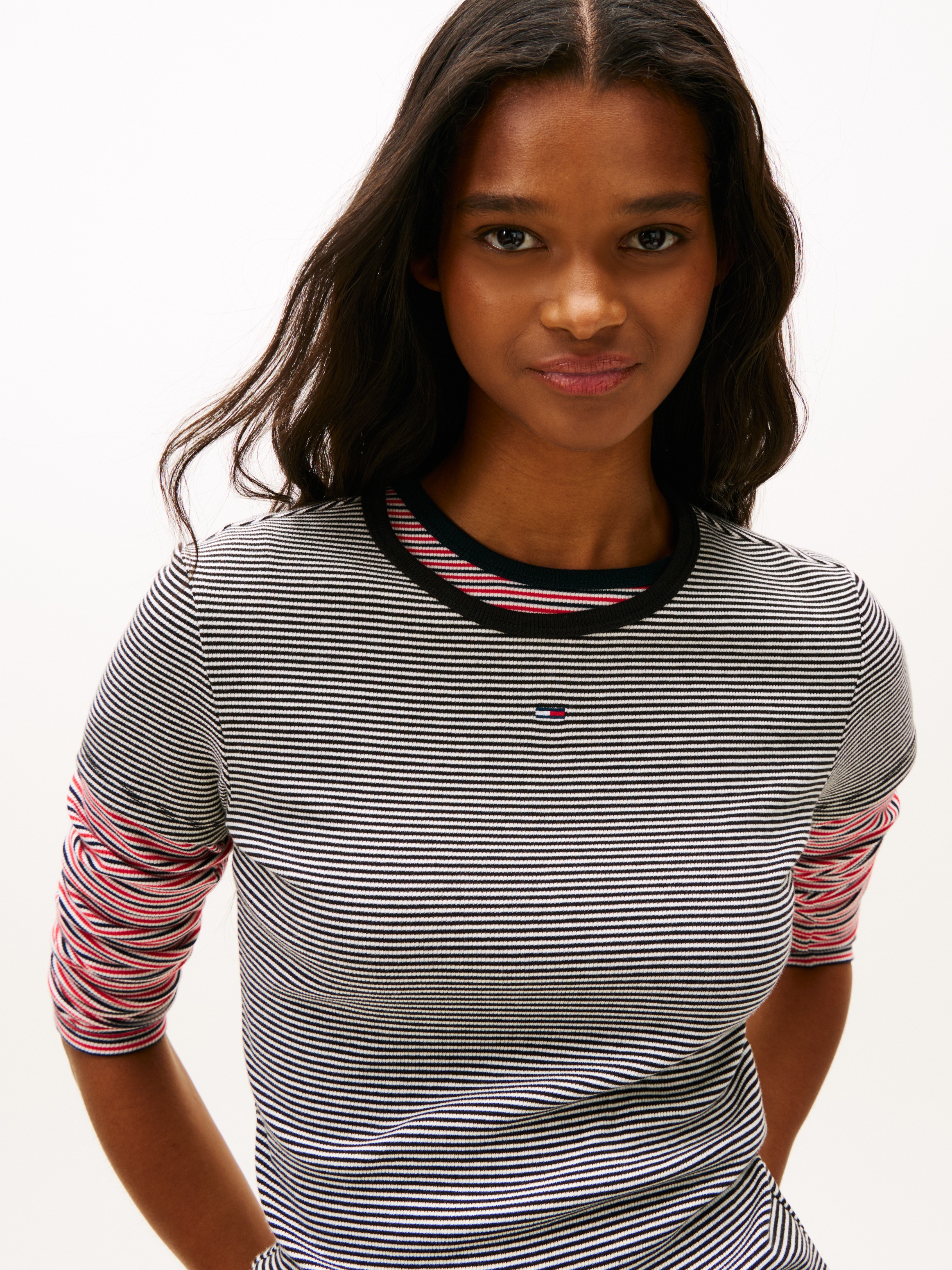 Tommy Jeans Kurzarmshirt »TJW ESSENTIAL RIB SHORT SLEEVE EXT« Baumwollmischung in gerippter Struktur, Slim Fit