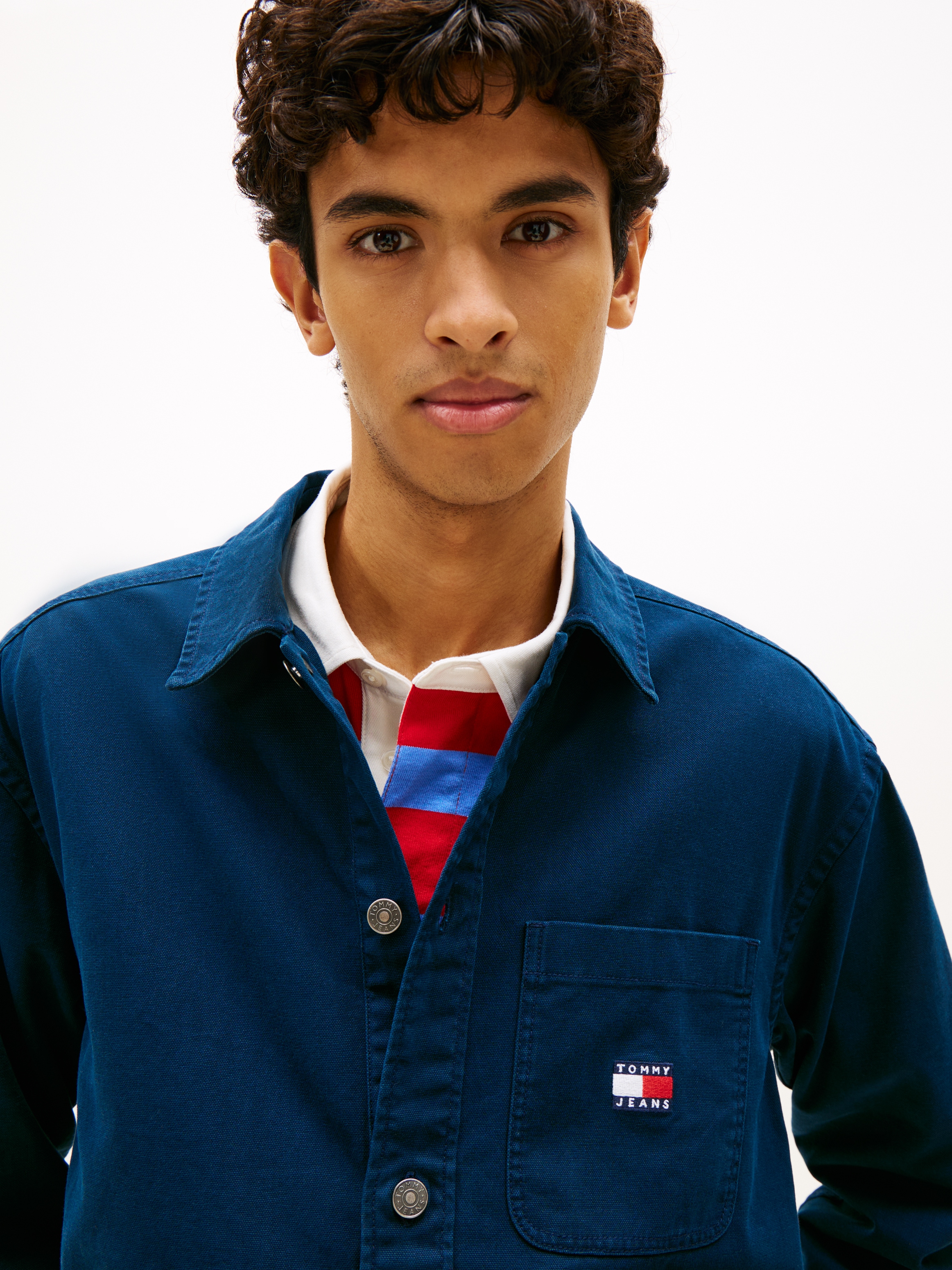 Tommy Jeans Hemdjacke »TJM ESSENTIAL OVERSHIRT« leicht überschnittene Schultern, halbgespreizter Kragen