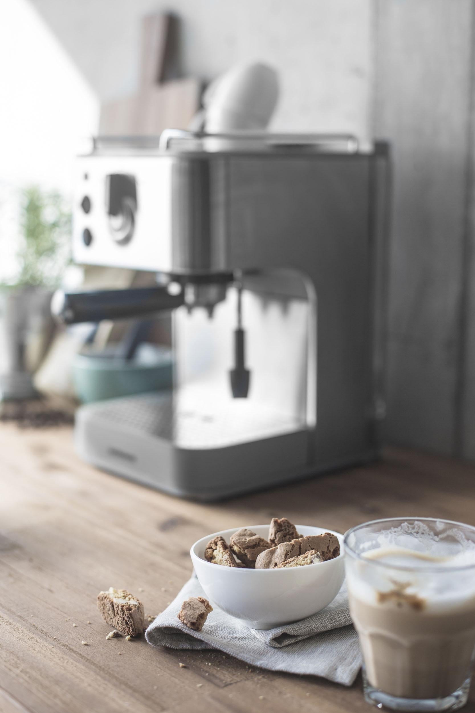 Gastroback Espressomaschine »Design Espresso Plus 42606« Siebträger, auch für Espressopads geeignet, inkl. Milchkännchen