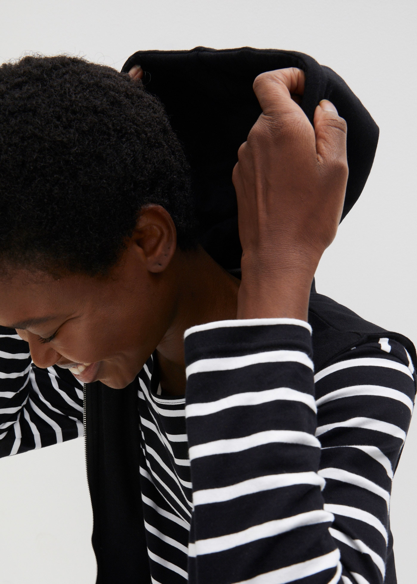 bonprix Sweatweste aus Baumwolle und Polyester, lange Weste mit Kapuze