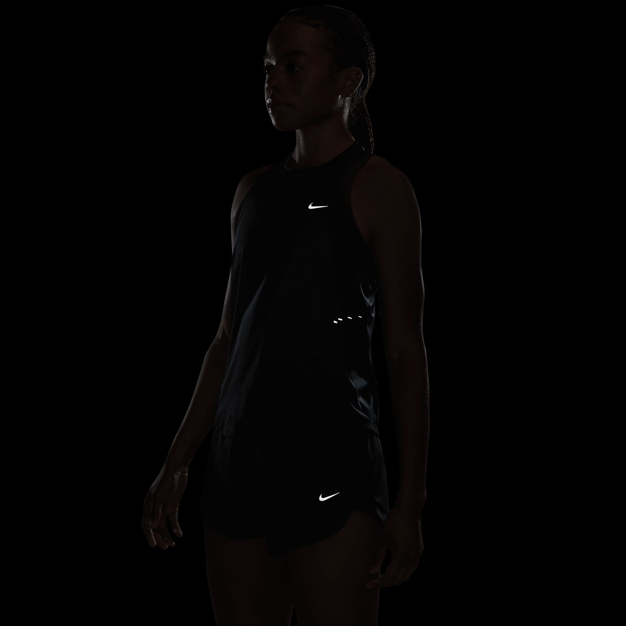 Nike Lauftop »W NK SWIFT DF TANK STNDRD« ärmelloses Design, leichtes Material, lockerer Schnitt