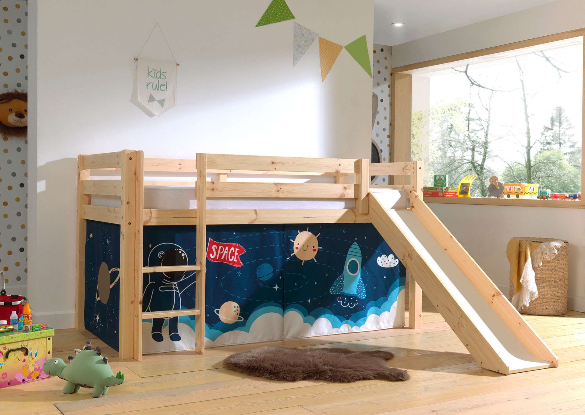 Vipack Spielbett »Vipack Pino«, (Made in Europe), Hochbett mit Textil-Set, inkl. Rolllattenrost, Leiter und Rutsche