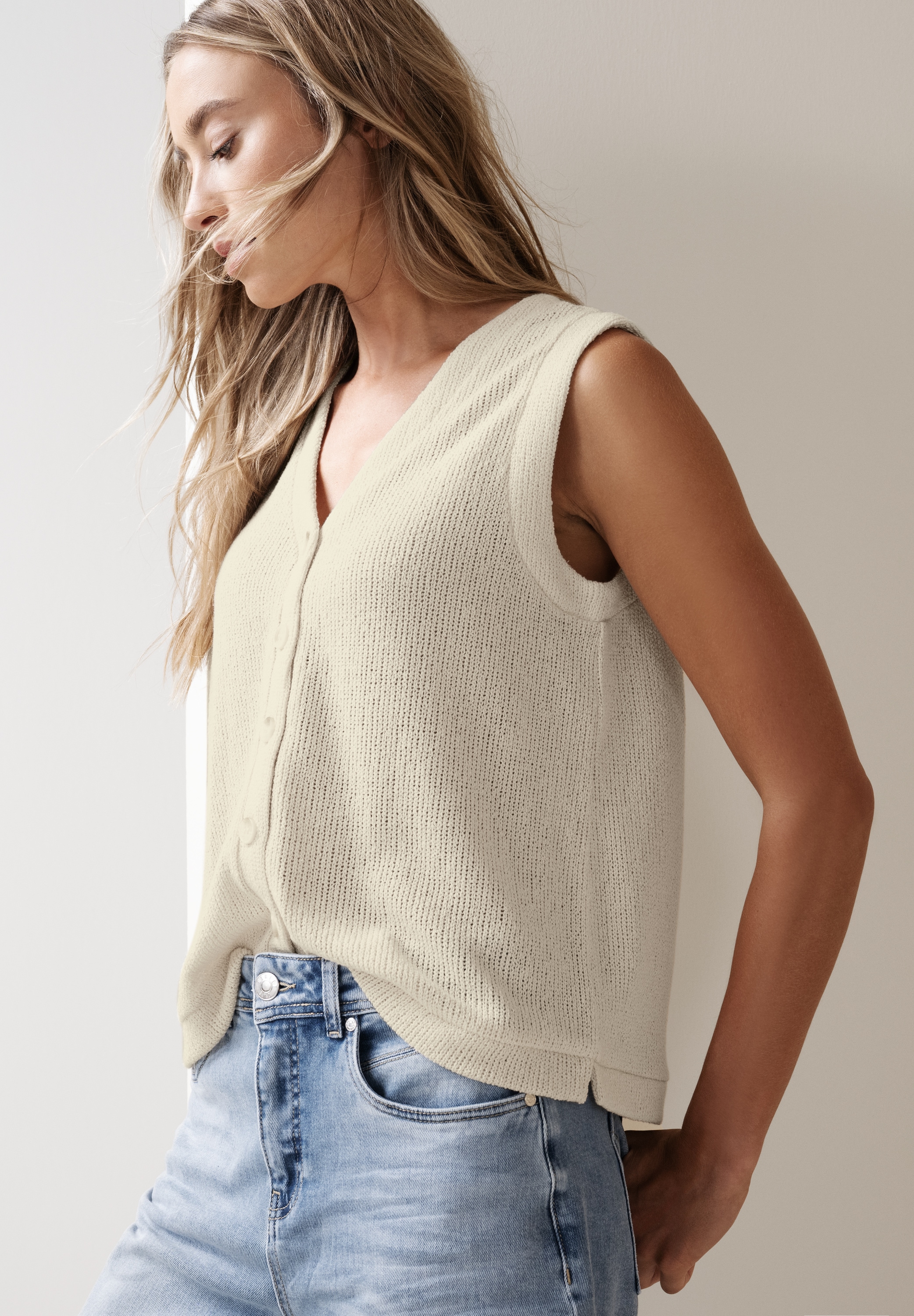 STREET ONE Strickweste mit V-Neck im Strick-Look