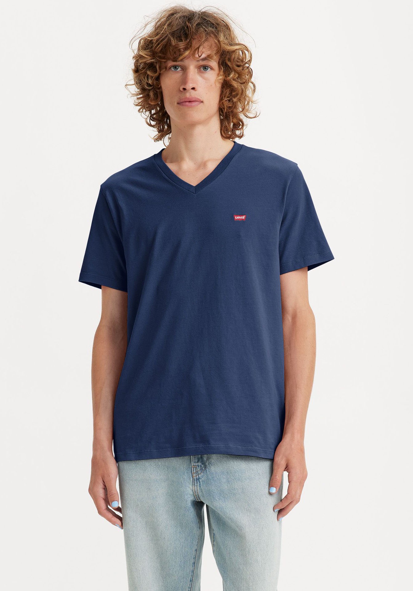 Levi's® V-Shirt »LE ORIGINAL HM VNECK«, mit Logostickerei