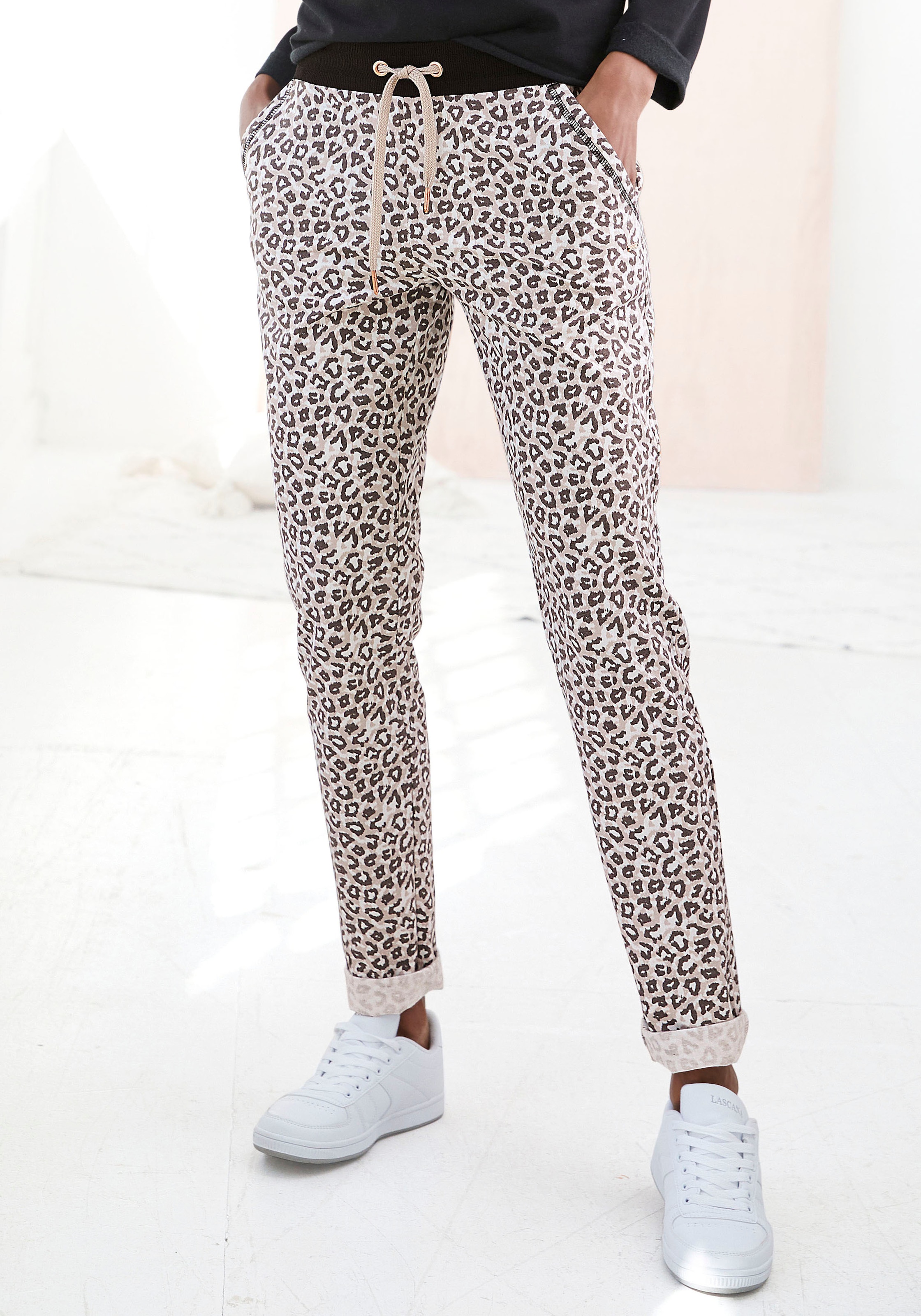 LASCANA Loungepants  mit modischem Umschlagsaum, Loungeanzug