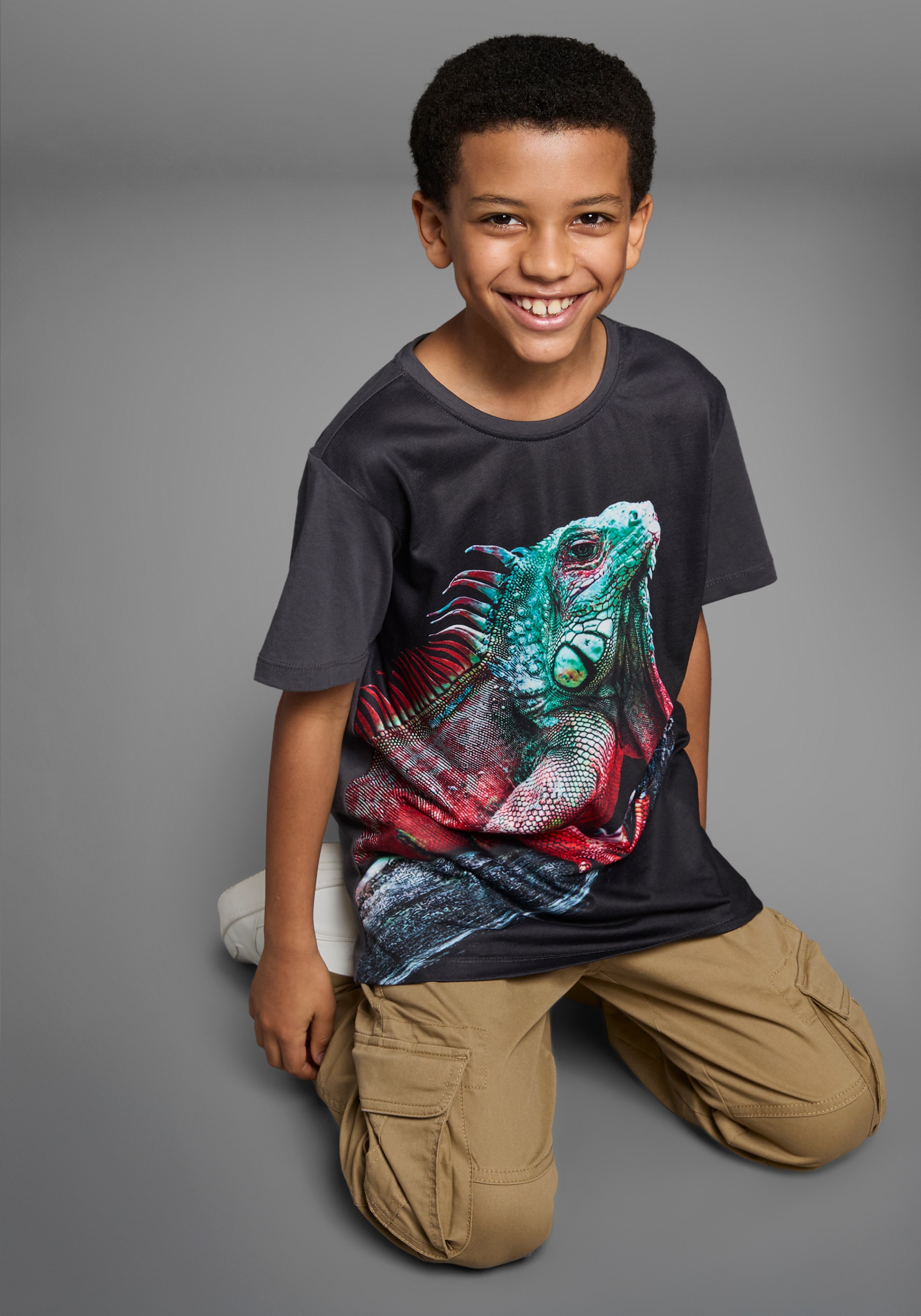 KIDSWORLD T-Shirt »Fotoprint: LITTLE LIZARD«, Kurzarm, Basic-Passform, mit stylischem Druck, Rundhalsausschnitt