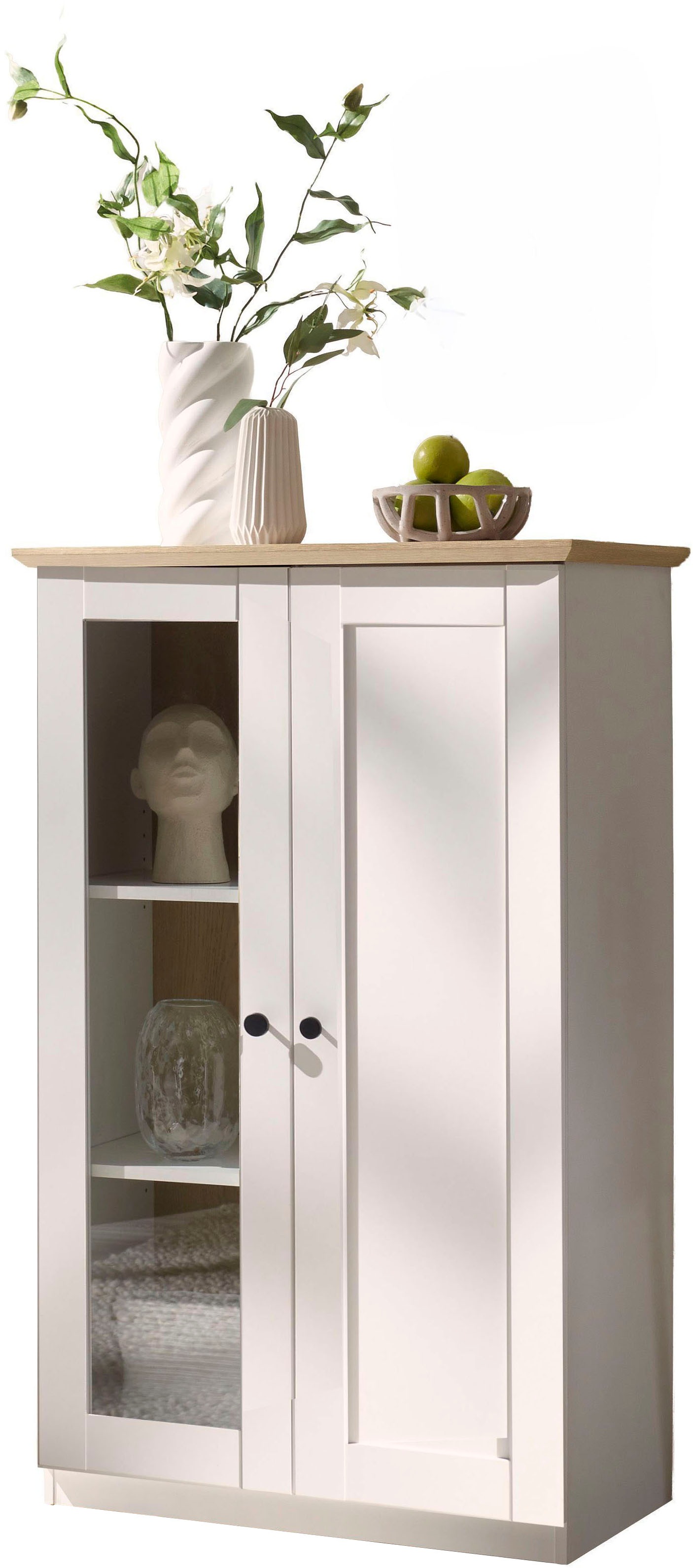 OTTO home Vitrine »Brest, Standvitrine im Landhausstil, Glasvitrine, Vitrinenschrank« schwarze Metallgriffe, ausreichend Stauraum, Glastür, 123 cm hoch