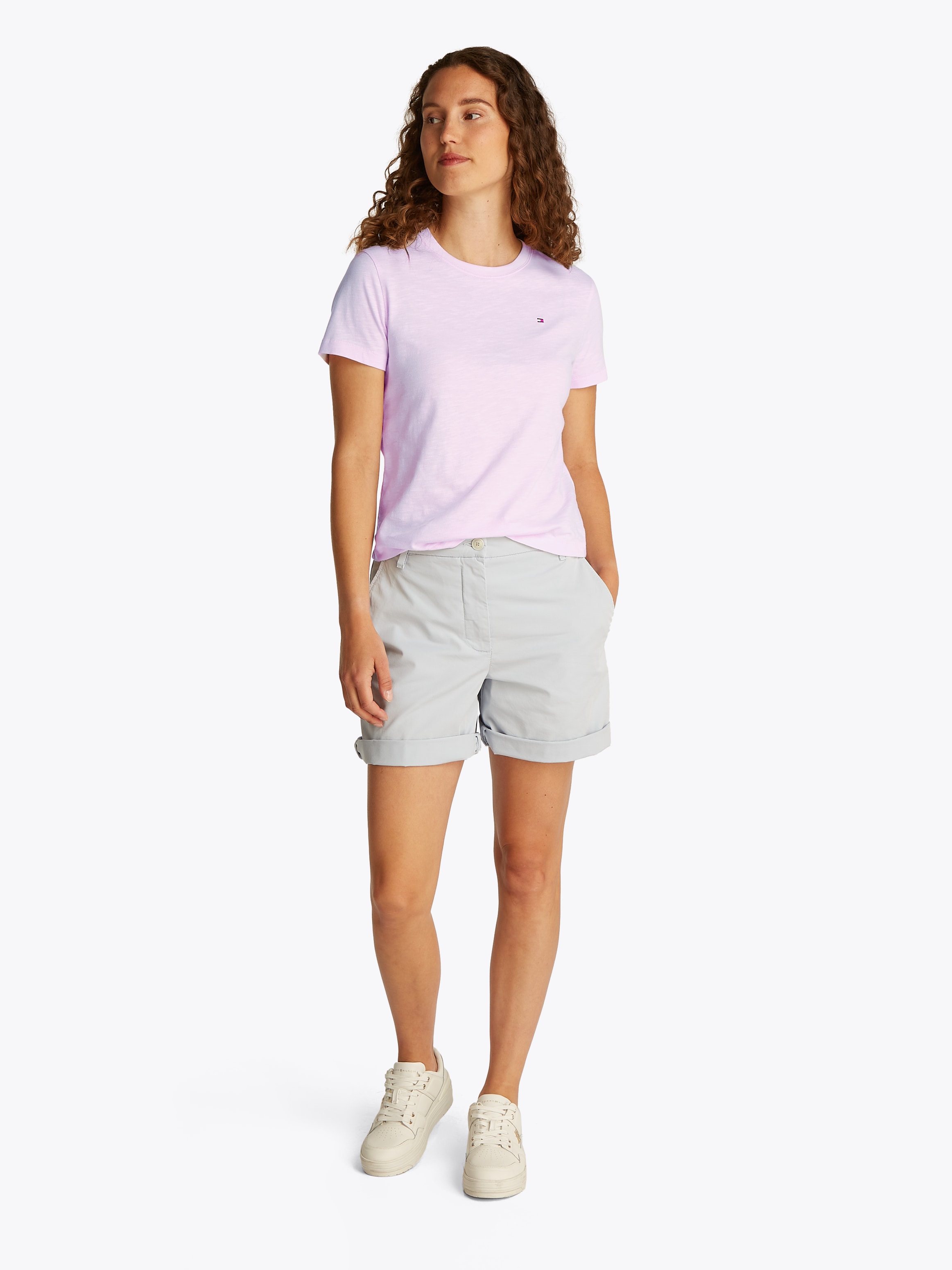 Tommy Hilfiger Rundhalsshirt »SLUB REG C-NK SS«, mit Flammgarn-Struktur, mit Logostickerei