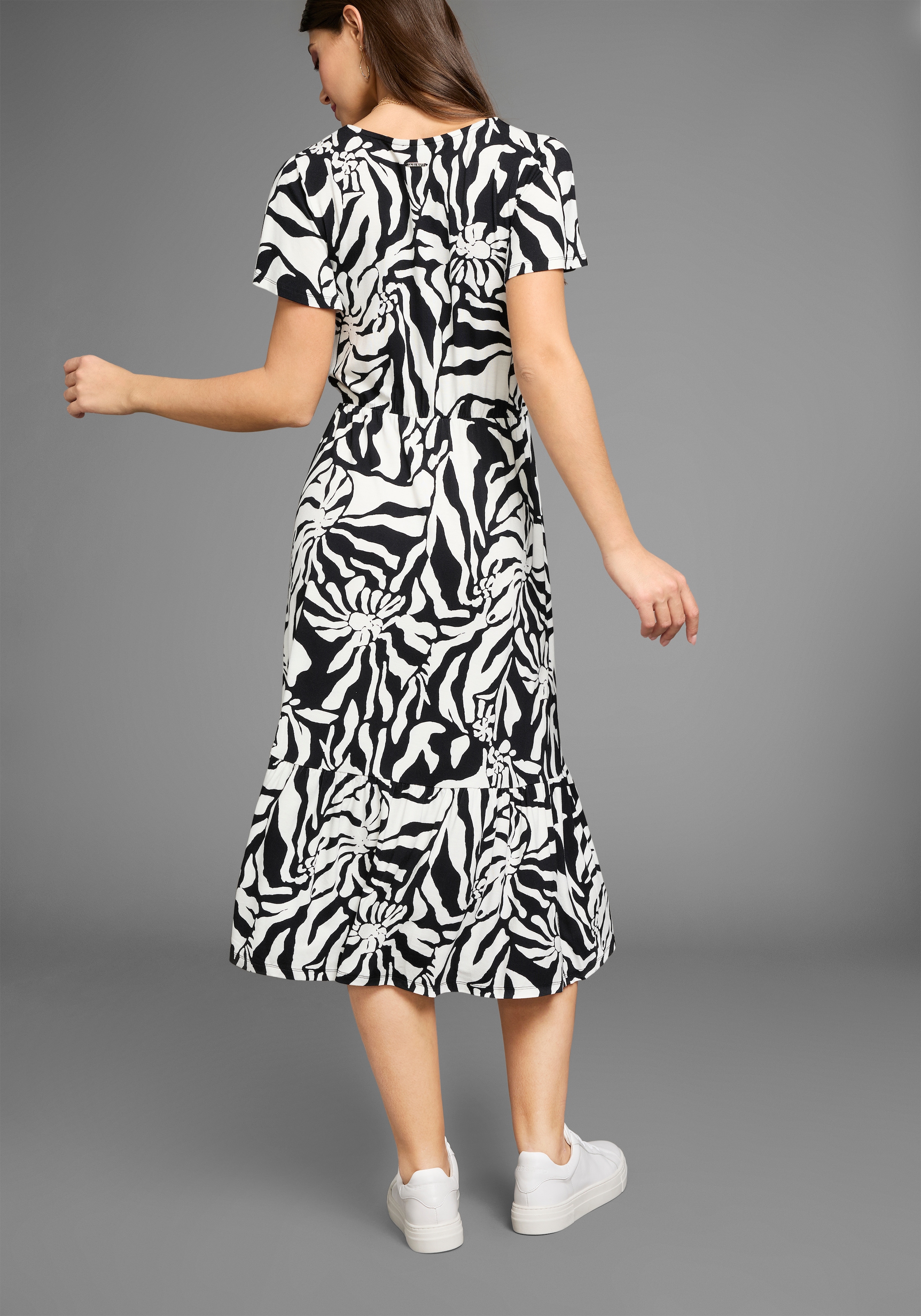 Laura Scott Midikleid, im auffälliger Zebra-Optik mit Flügel-Ärmeln - NEUE KOLLEKTION