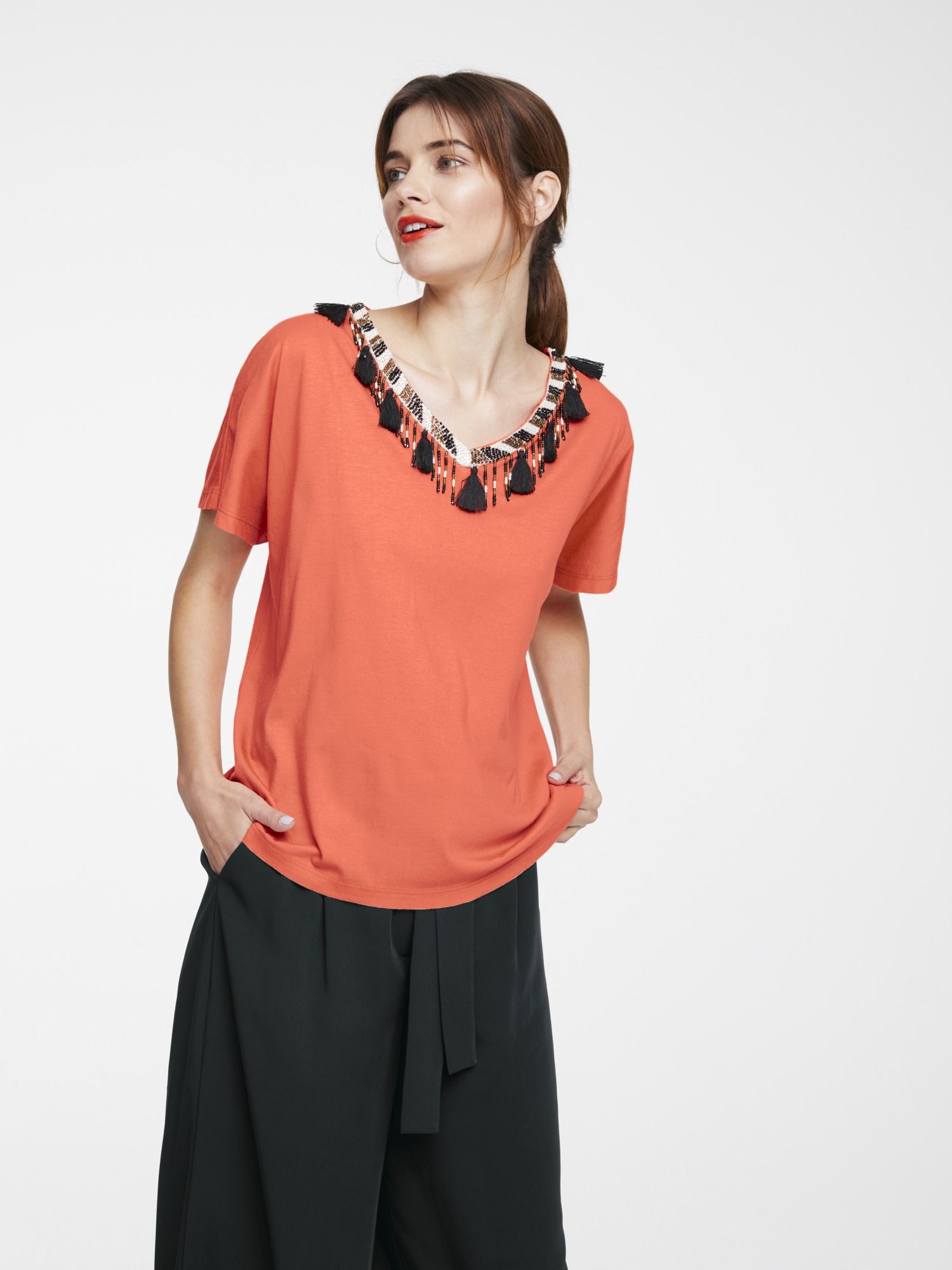 Shirt mit Schmuckapplikationen