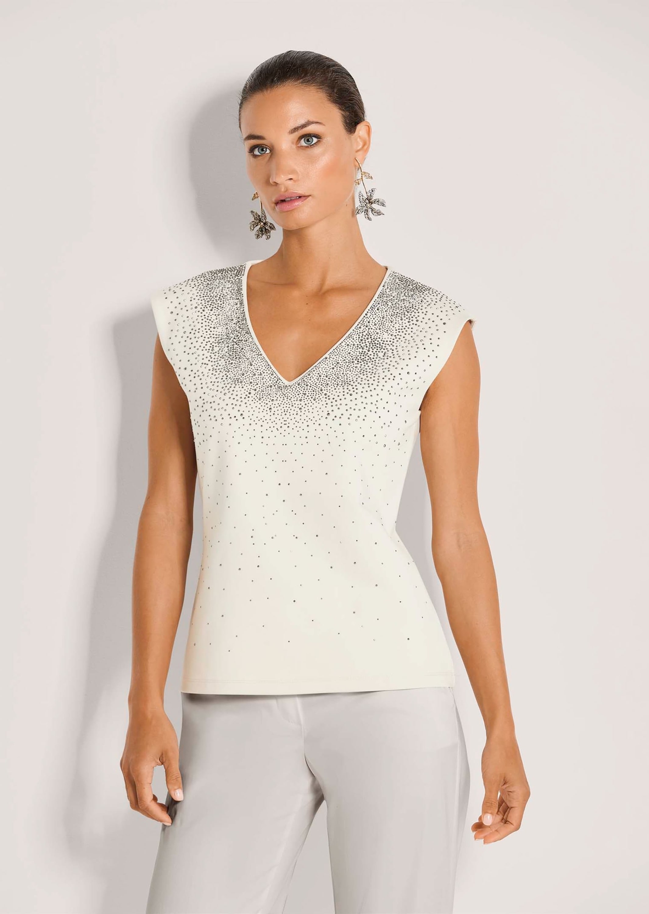 MADELEINE Kurzarmshirt »Shirt Elegantes Shirt mit V-Ausschnitt, ärmellos« Strass-Dekoration