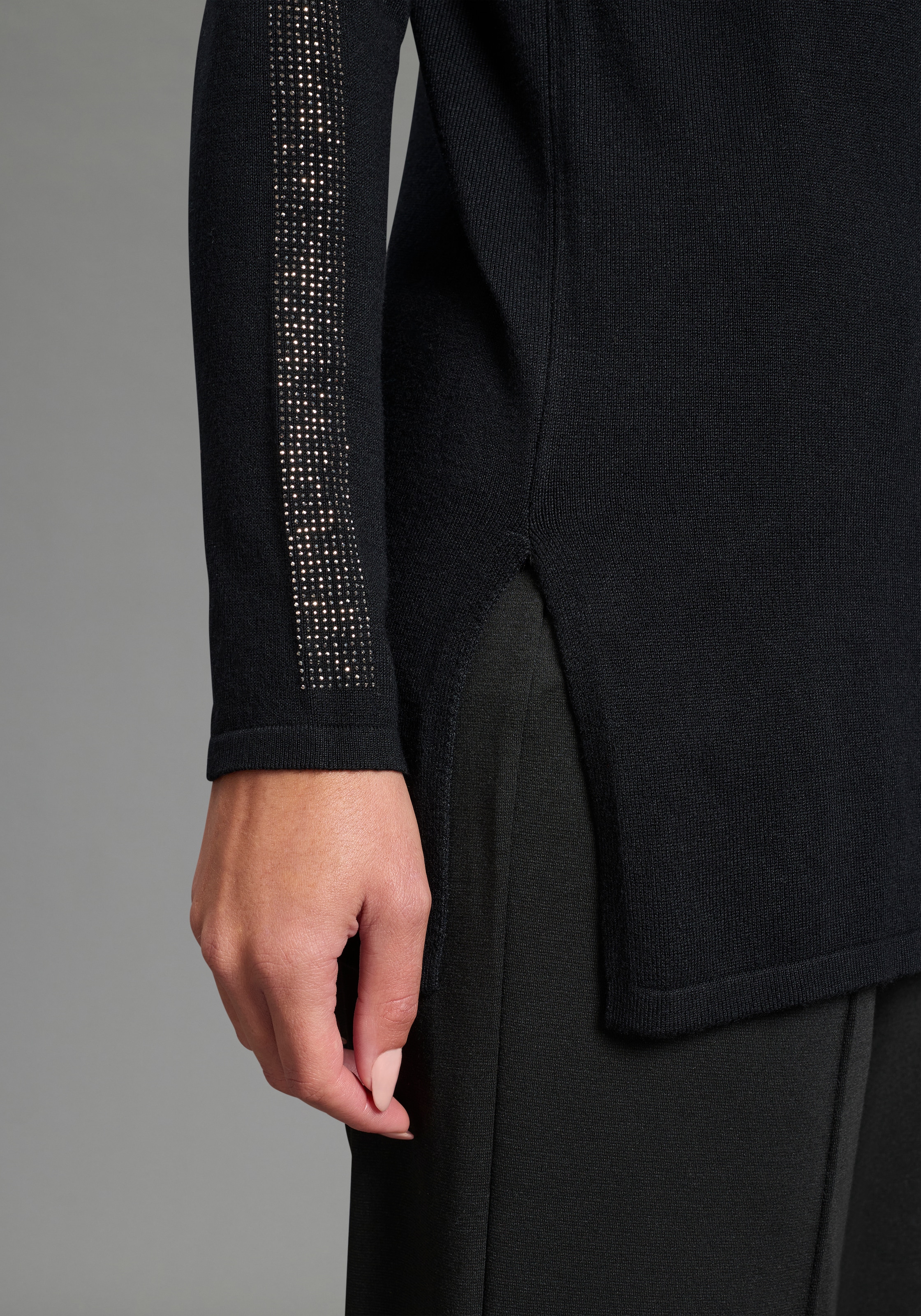 Laura Scott Longpullover mit Glitzersteinen und seitlichen Schlitzen
