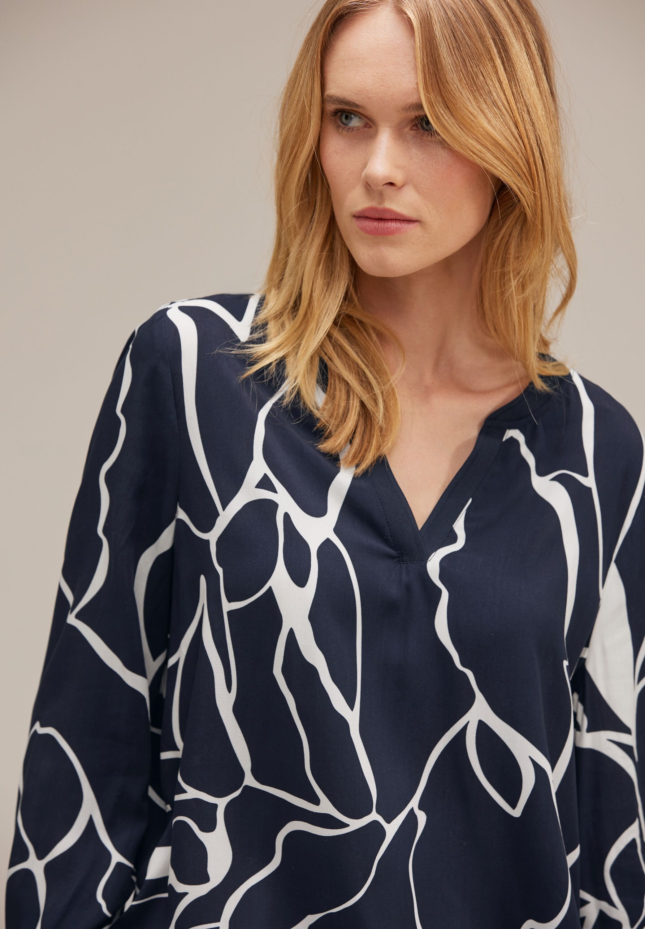 STREET ONE OTTO Viskose im softer splitneck Online Printed blouse«, aus Druckbluse »Langarmbluse Shop