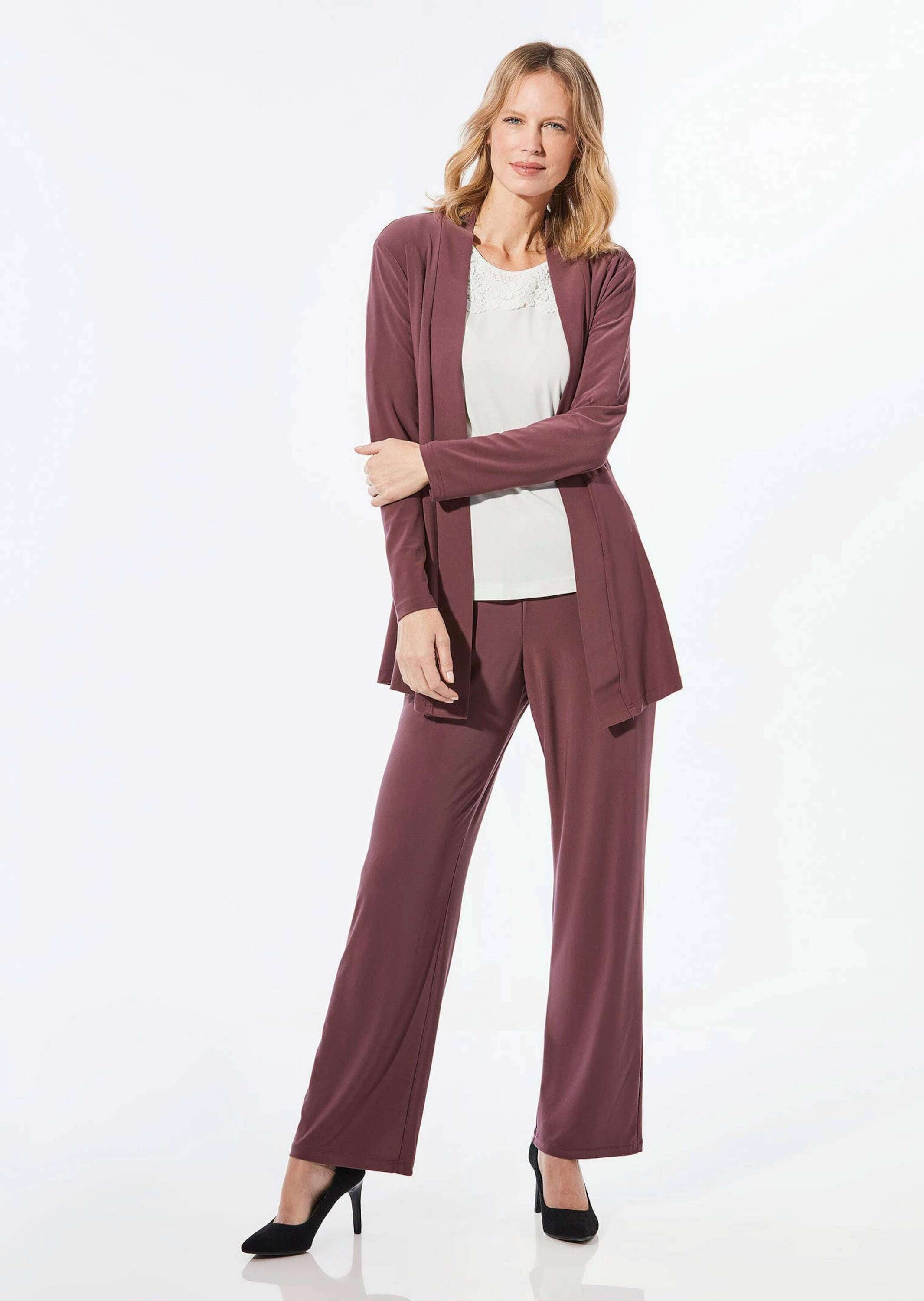 GOLDNER Sweatjacke »Kurzgröße Leichte Shirtjacke lila mit Stretch« Mit Teilungsnaht hinten für eine elegante Weite