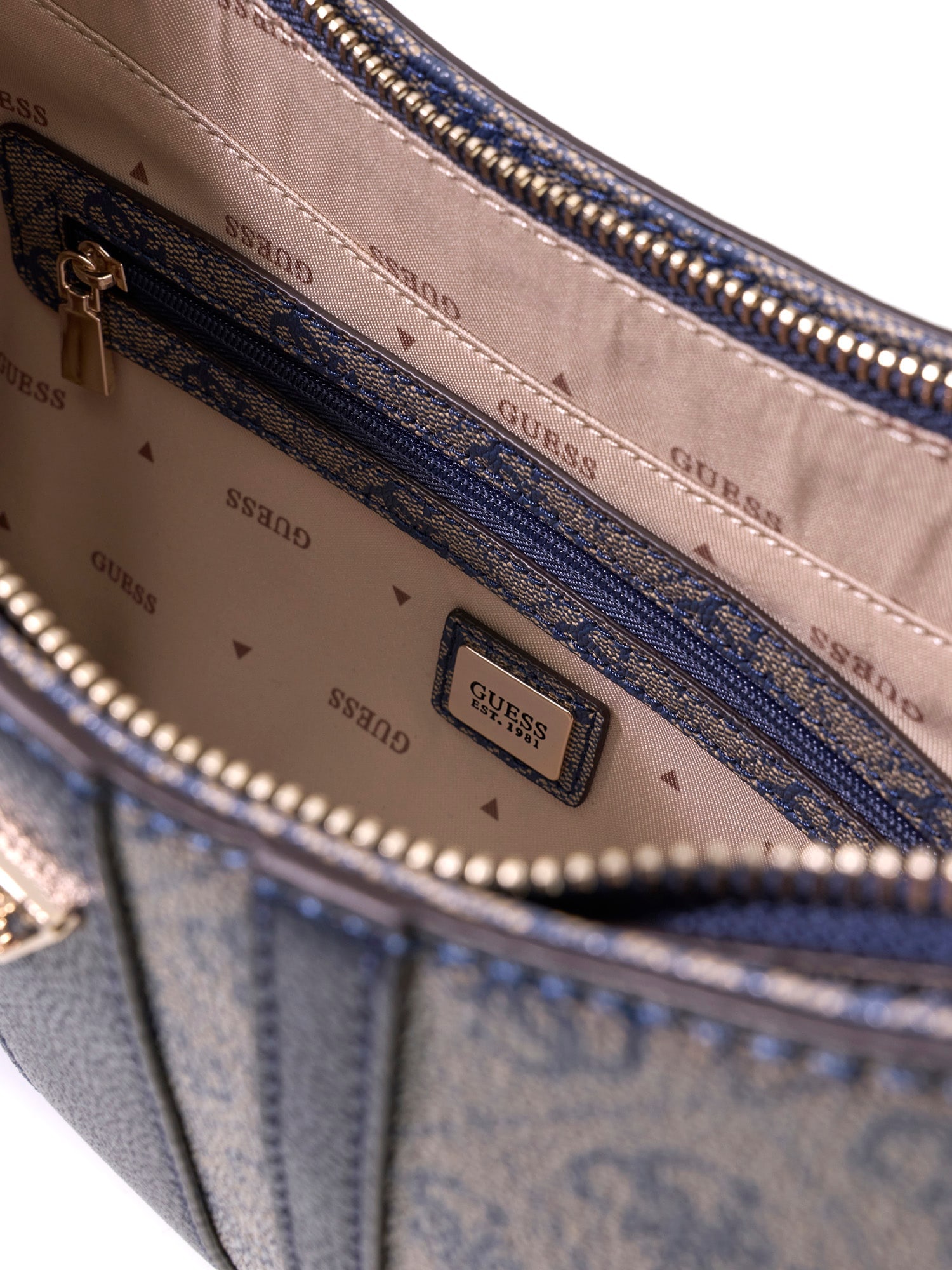 Guess Schultertasche »NOELLE II TOP ZIP SHOULDER BAG« Damen Henkeltasche, Handtasche mit Anhängern