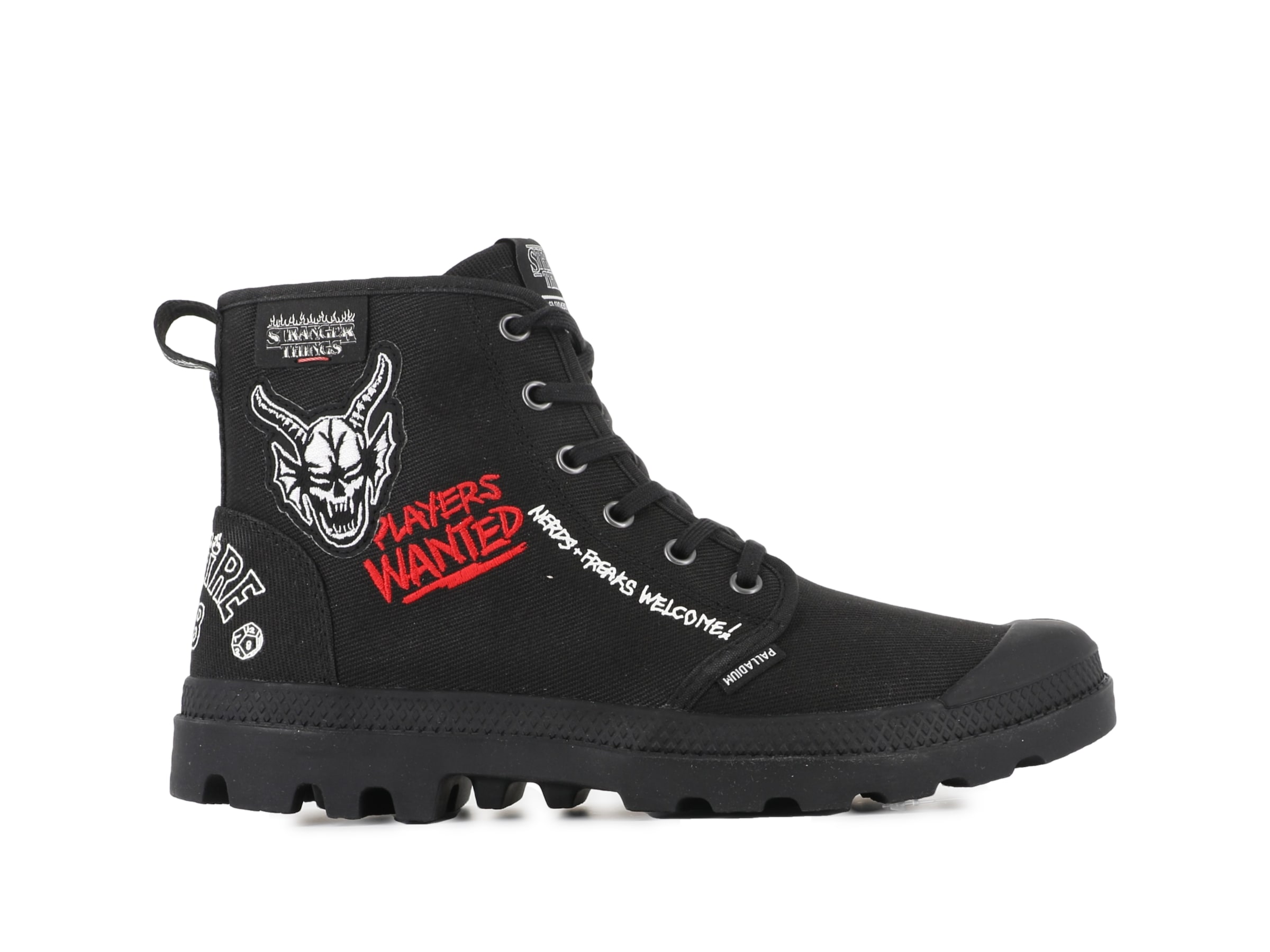 Palladium Schnürboots »STRANGER THINGS X PAMPA HELLFIRE«, Schnürstiefel aus Canvas mit Print