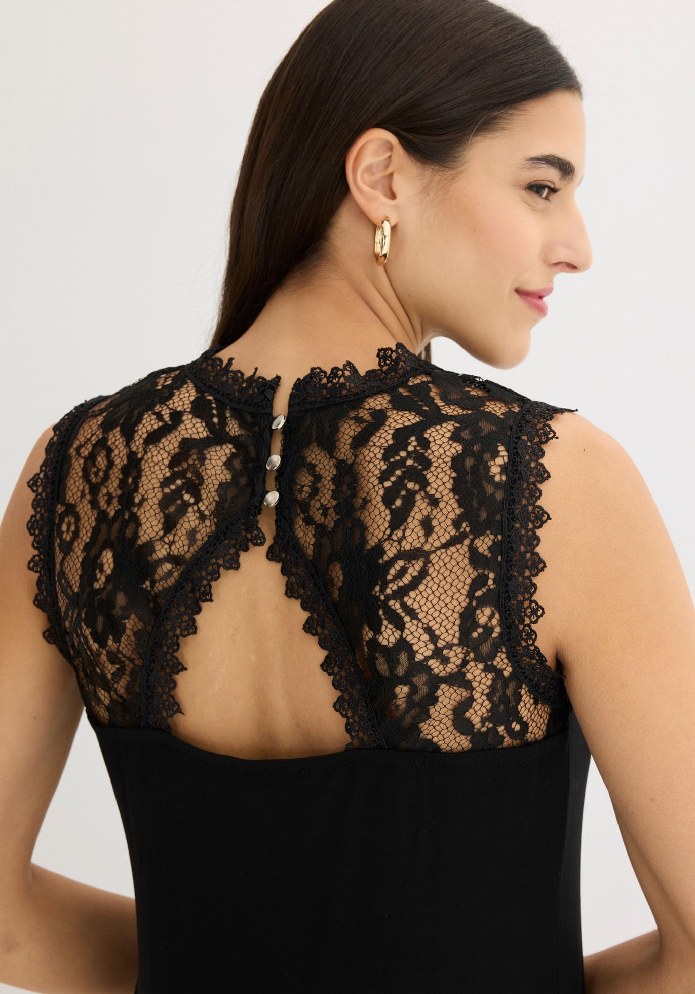 bonprix Shirttop 1 körperbetont, mit Spitzendetails, raffinierter Rückenverschluss