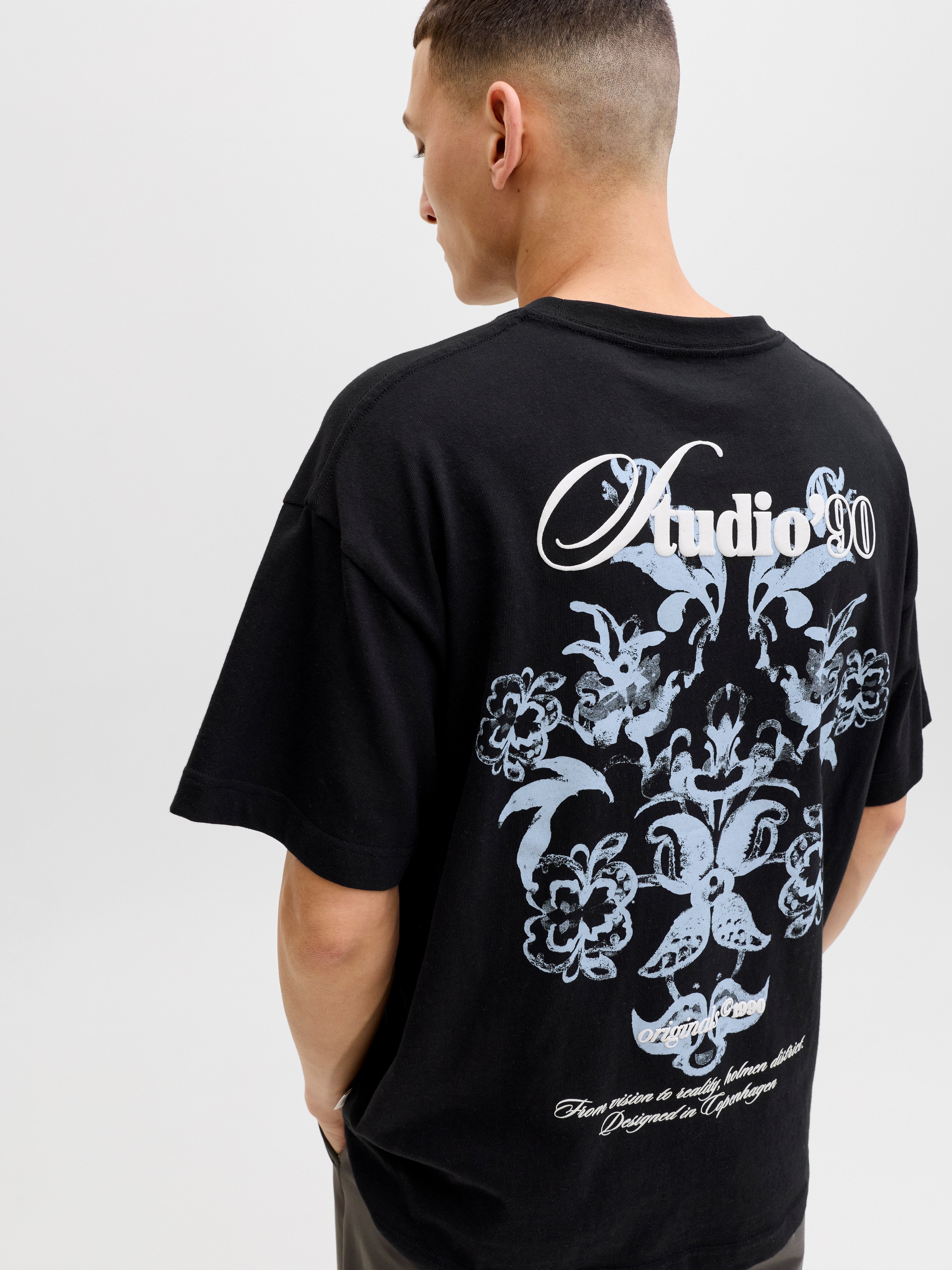 Jack & Jones T-Shirt »JORMONTAUK BACK GRAPHIC TEE SSCN EA26 SN« Baumwolle, locker geschnitten