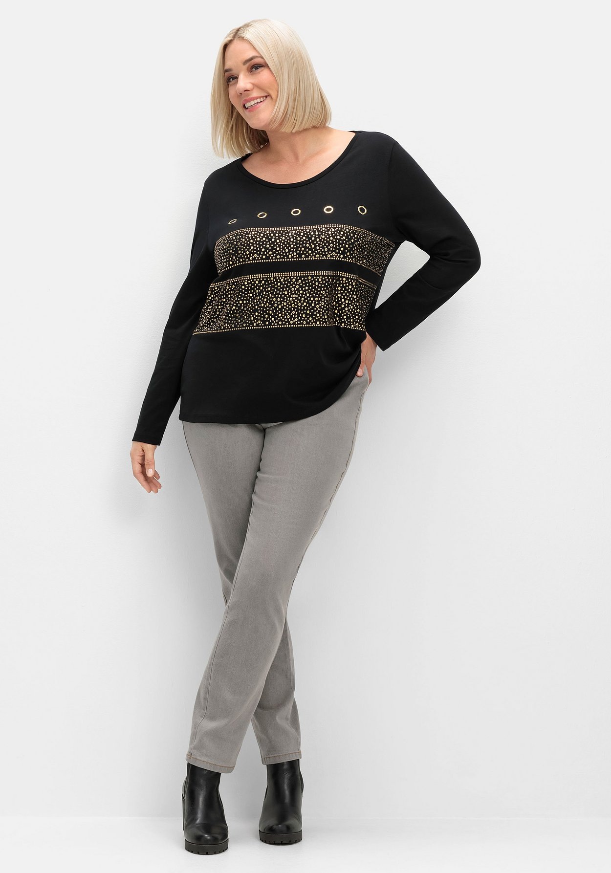 Sheego Langarmshirt »Langarmshirt mit Ösen- und Nietenverzierung«, mit Ösen- und Nietenverzierung