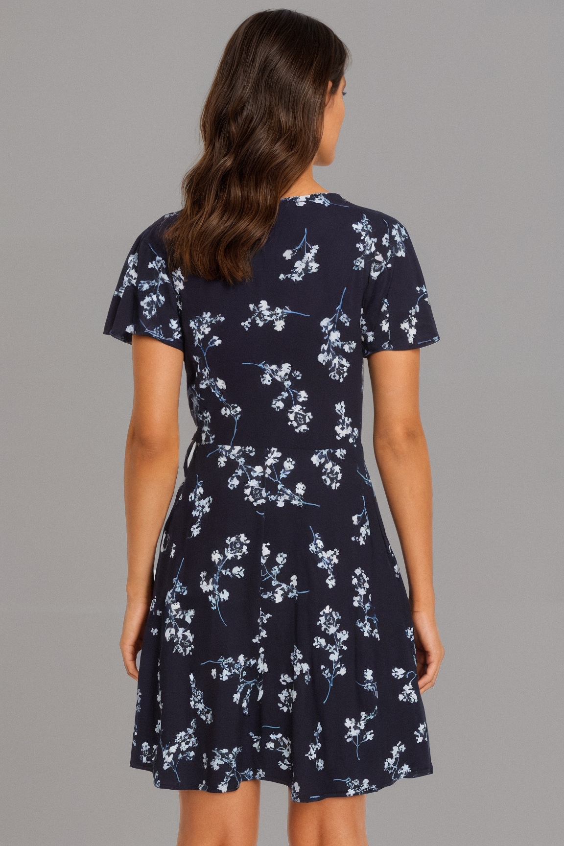 Laura Scott Sommerkleid, in Wickeloptik mit romantischer Blumendruck