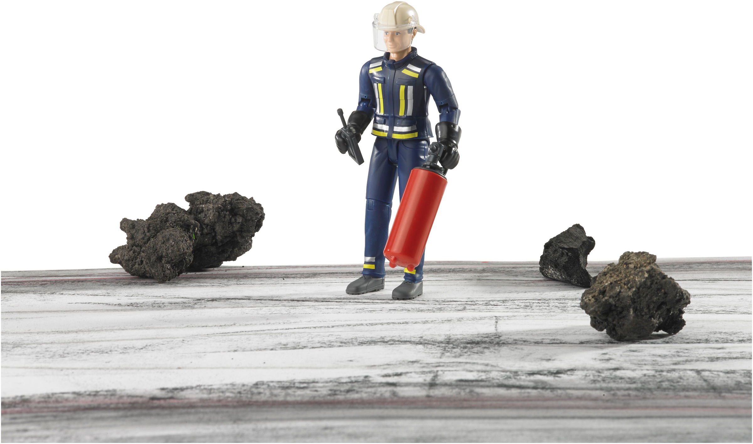 Bruder® Spielfigur »bworld, Feuerwehrmann mit Zubehör (60100)« Made in Europe