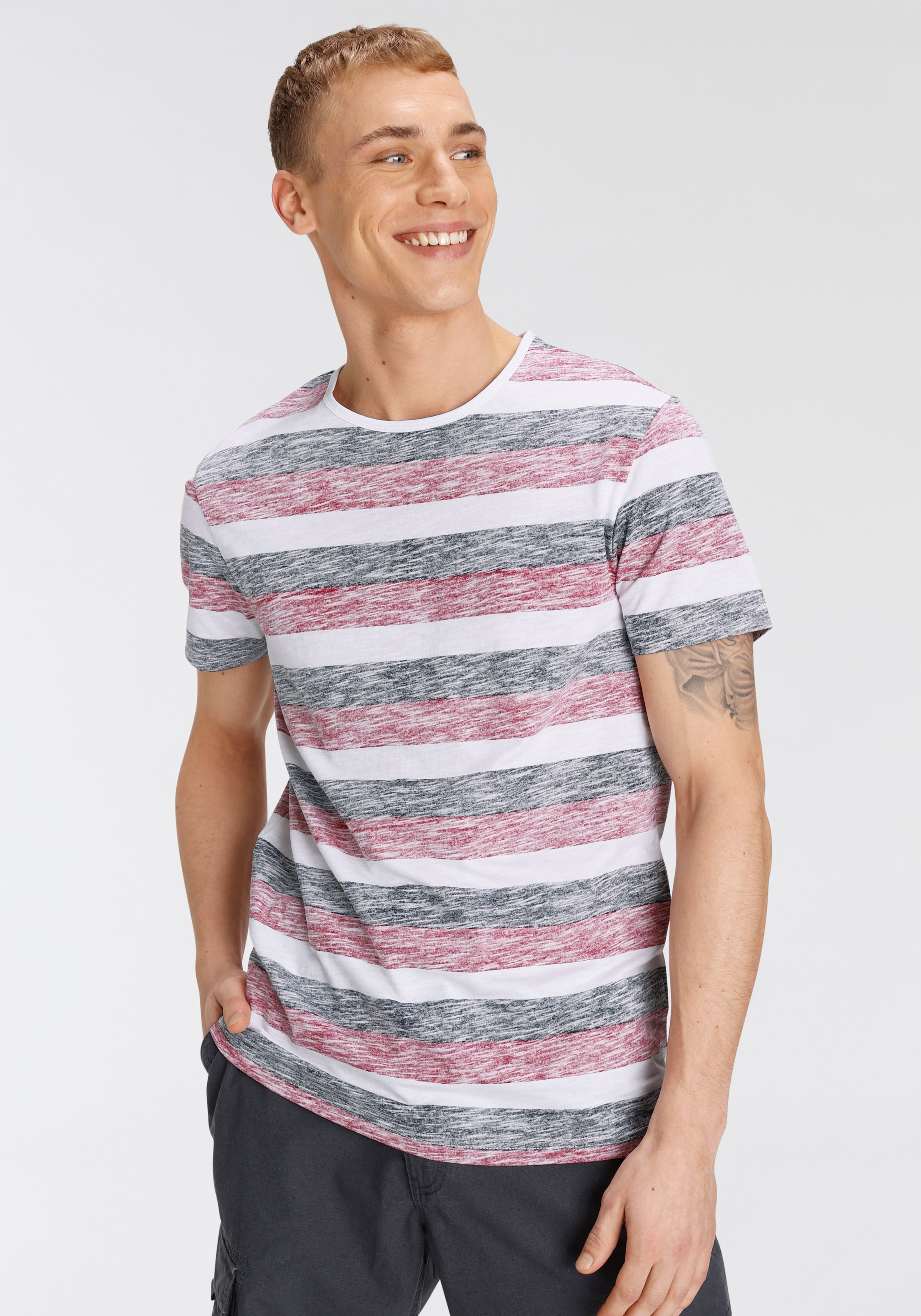 AJC T-Shirt, schmal geschnitten, gestreift, Rundhalsausschnitt