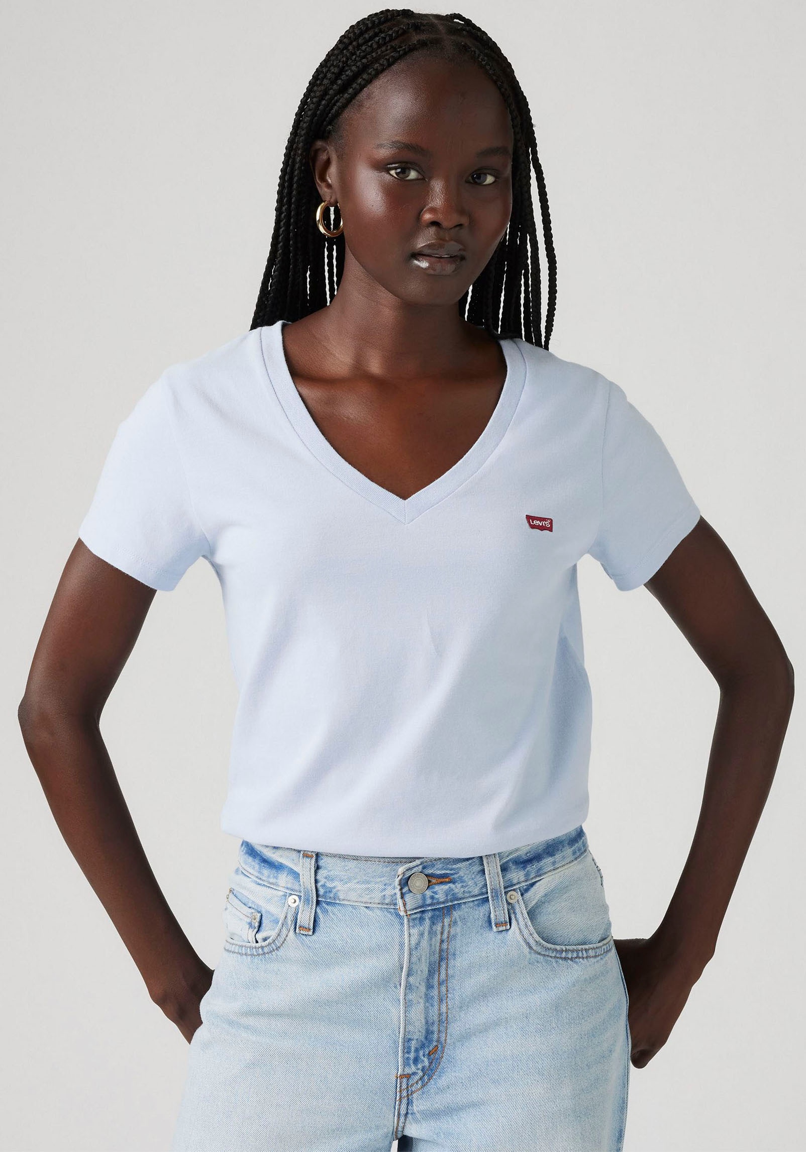 Levi's® V-Shirt »Perfect Tee«, mit kleinem Batwing- Logo