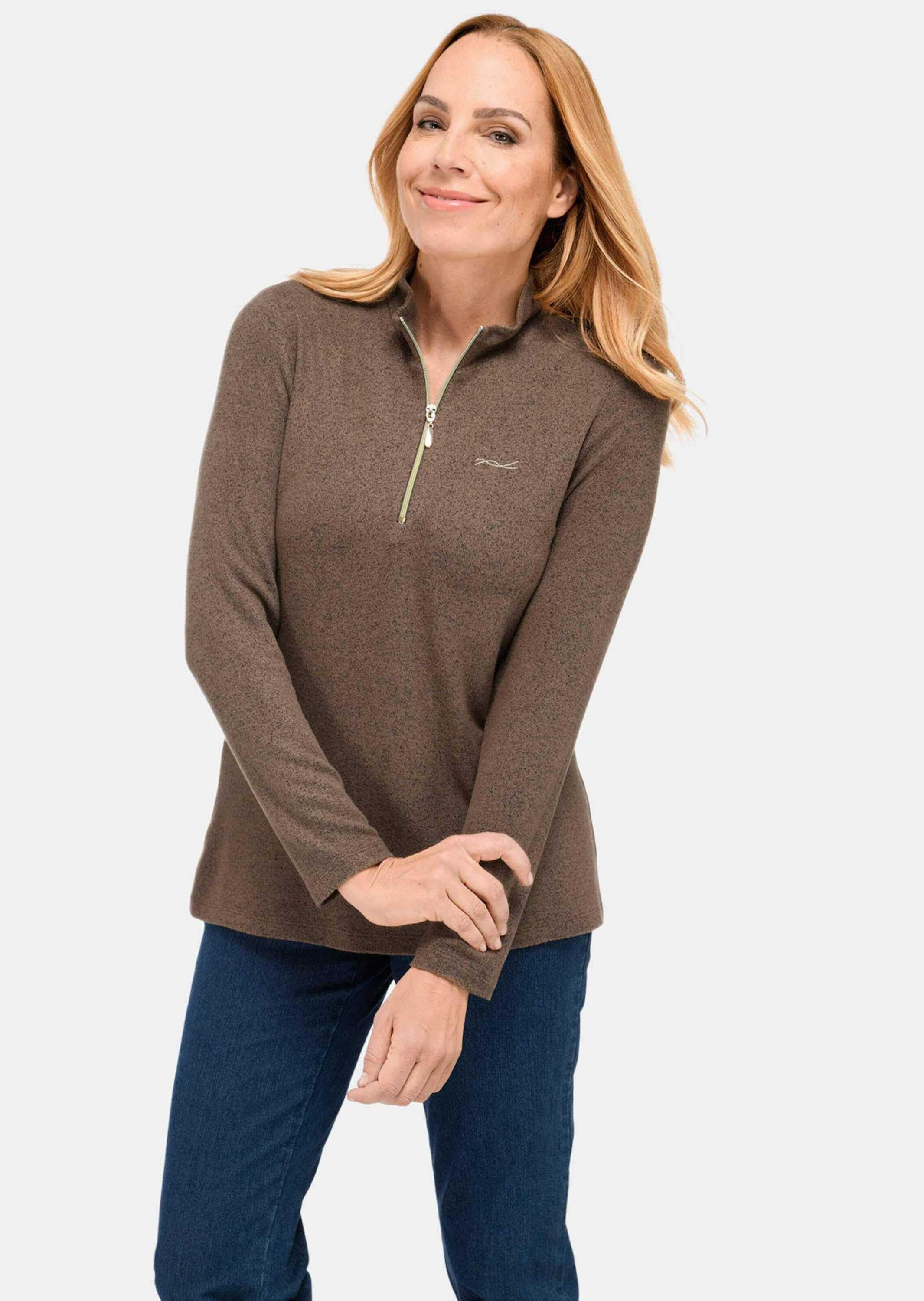 GOLDNER Strickpullover »Flauschiges Stehbundshirt mit Reißverschluss und glänzendem, gesticktem Logo«