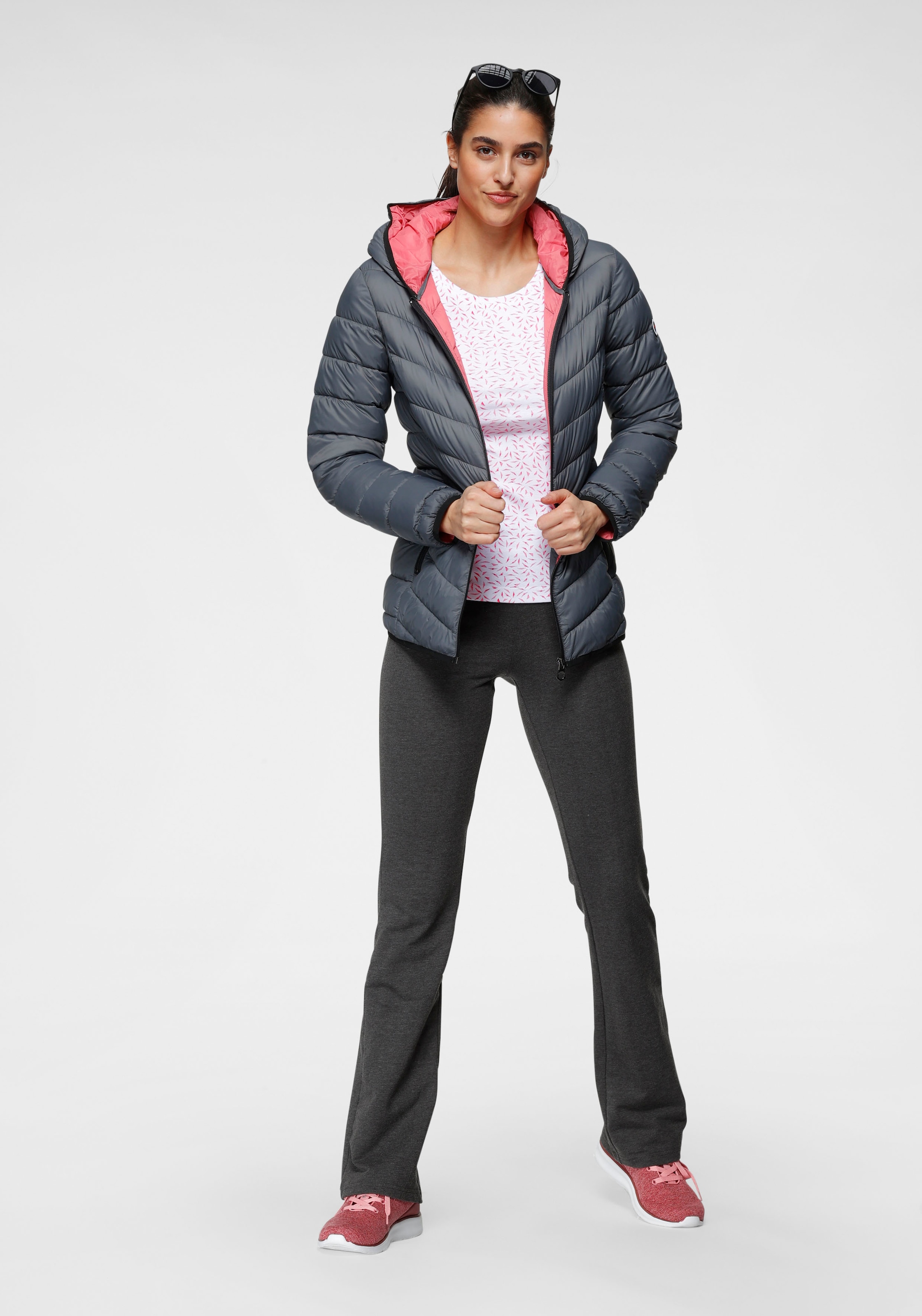 KangaROOS Steppjacke, mit Kapuze, mit kontrastfarbenen Details