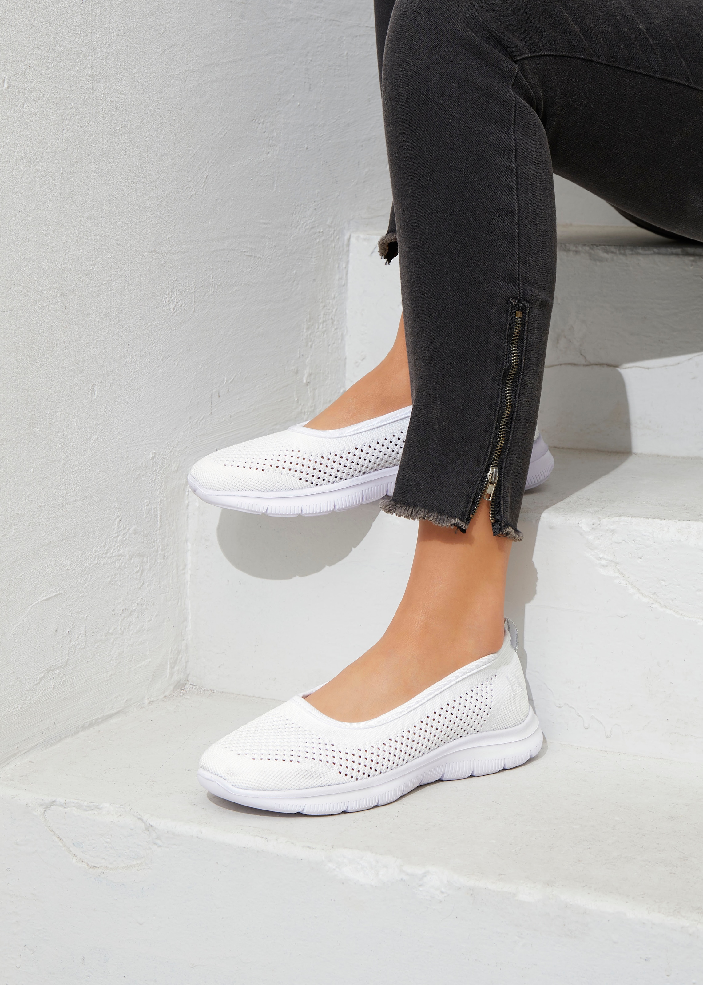 LASCANA Sneaker Ballerinas, ultraleichter Slipper, Slip-On-Sneaker, Freizeitschuh VEGAN