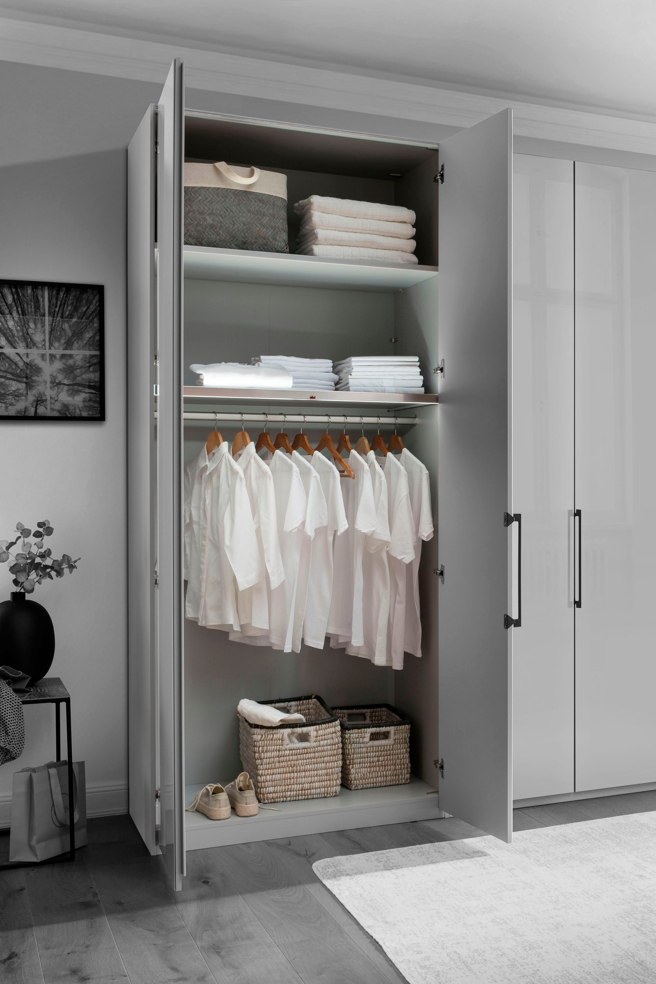 WIEMANN Drehtürenschrank »Monaco, Kleiderschrank, Schrank, Wäscheschrank, mit edler Glasfront« 2 Breiten, 2 Höhen 216/236 cm auswählbar, MADE IN GERMANY,  hochwertigen Beschläge inkl. Türdämpfung, variable Inneneinteilung